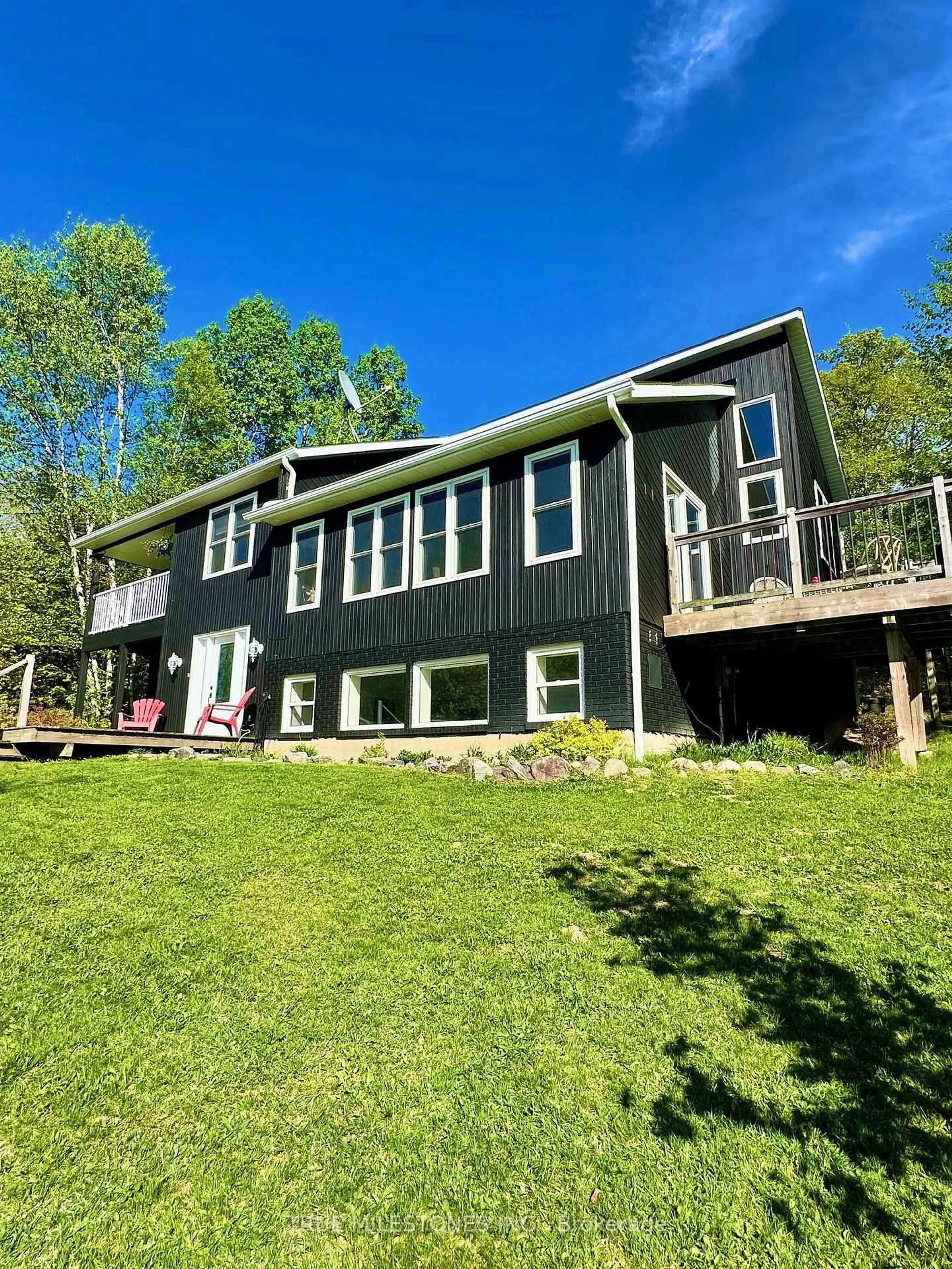 Home with vinyl exterior material, water/lake/river/ocean view for 336 Clear Lake Rd, Seguin Ontario P2A 2W8