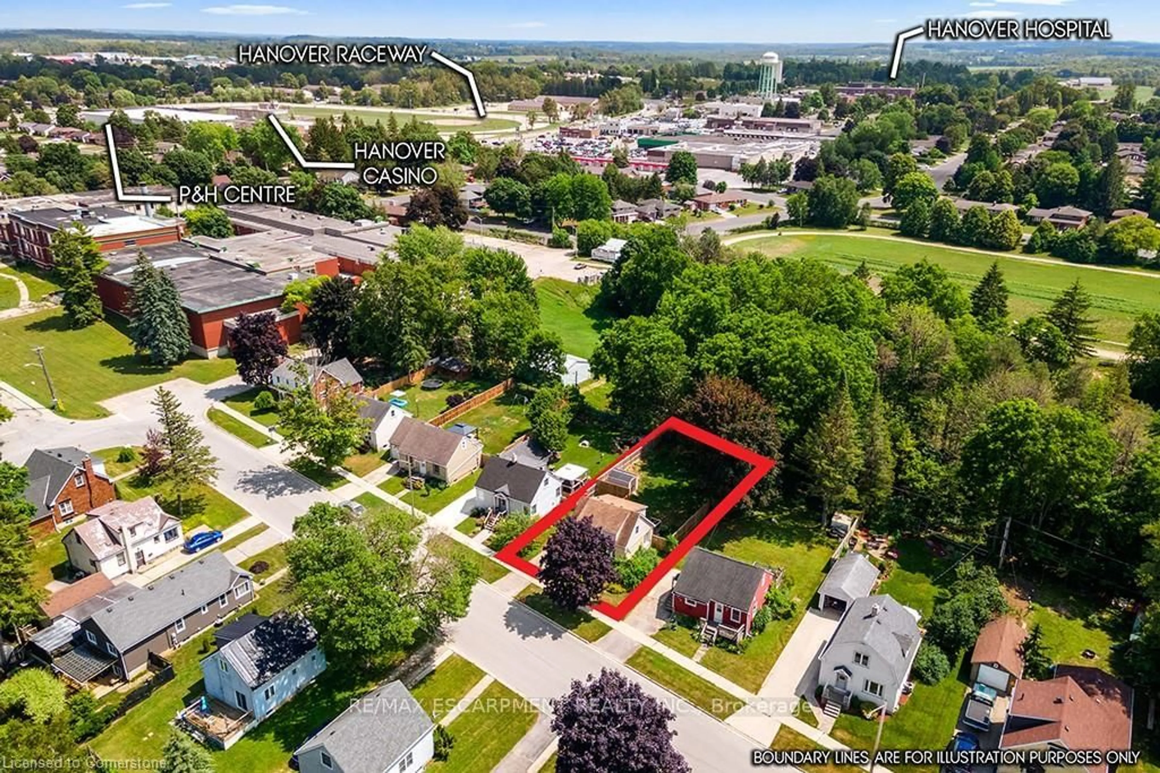 A pic from outside/outdoor area/front of a property/back of a property/a pic from drone, street for 119 7th St, Hanover Ontario N4N 1G3