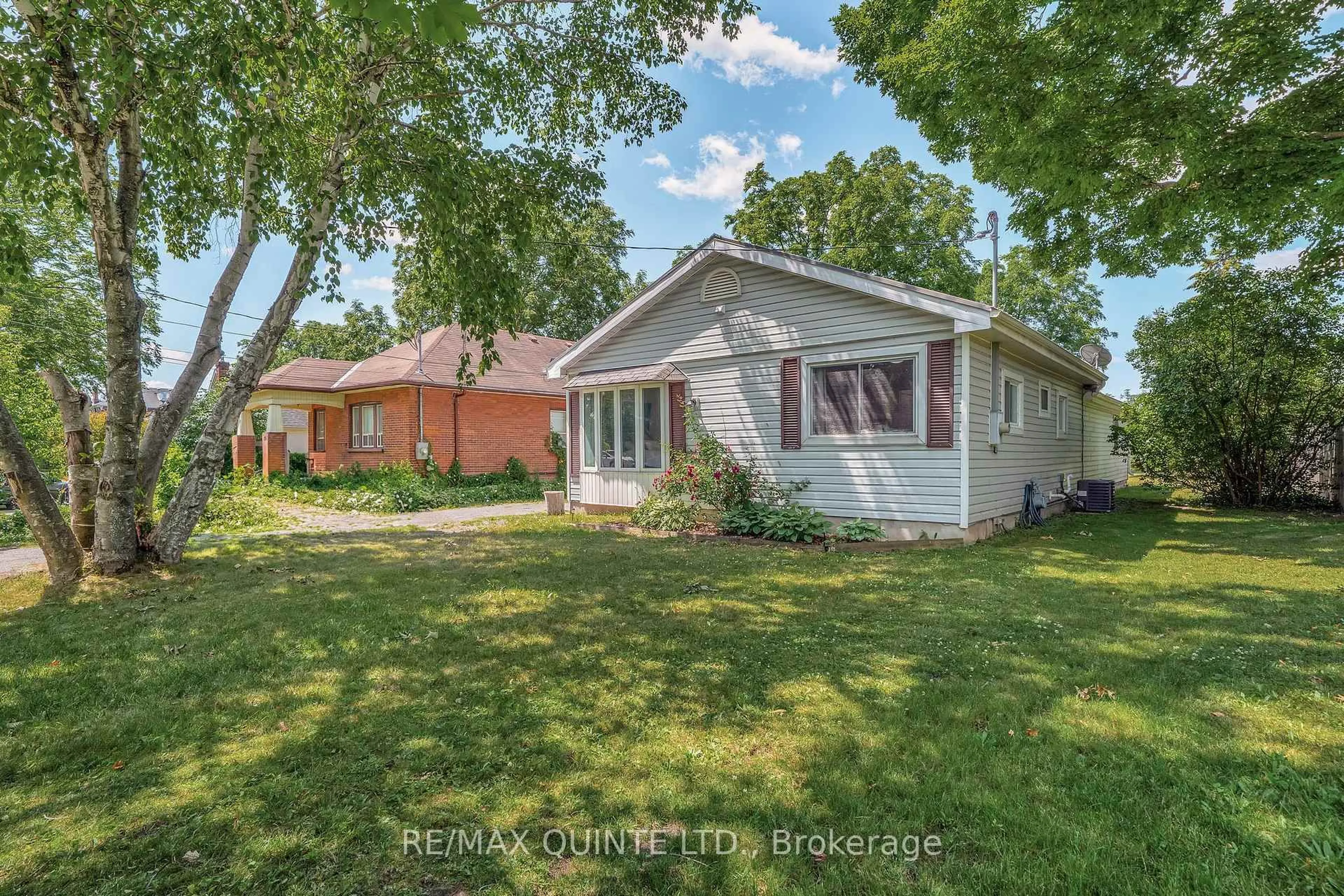 A pic from outside/outdoor area/front of a property/back of a property/a pic from drone, street for 50 Prince Of Wales Dr, Belleville Ontario K8P 2T7