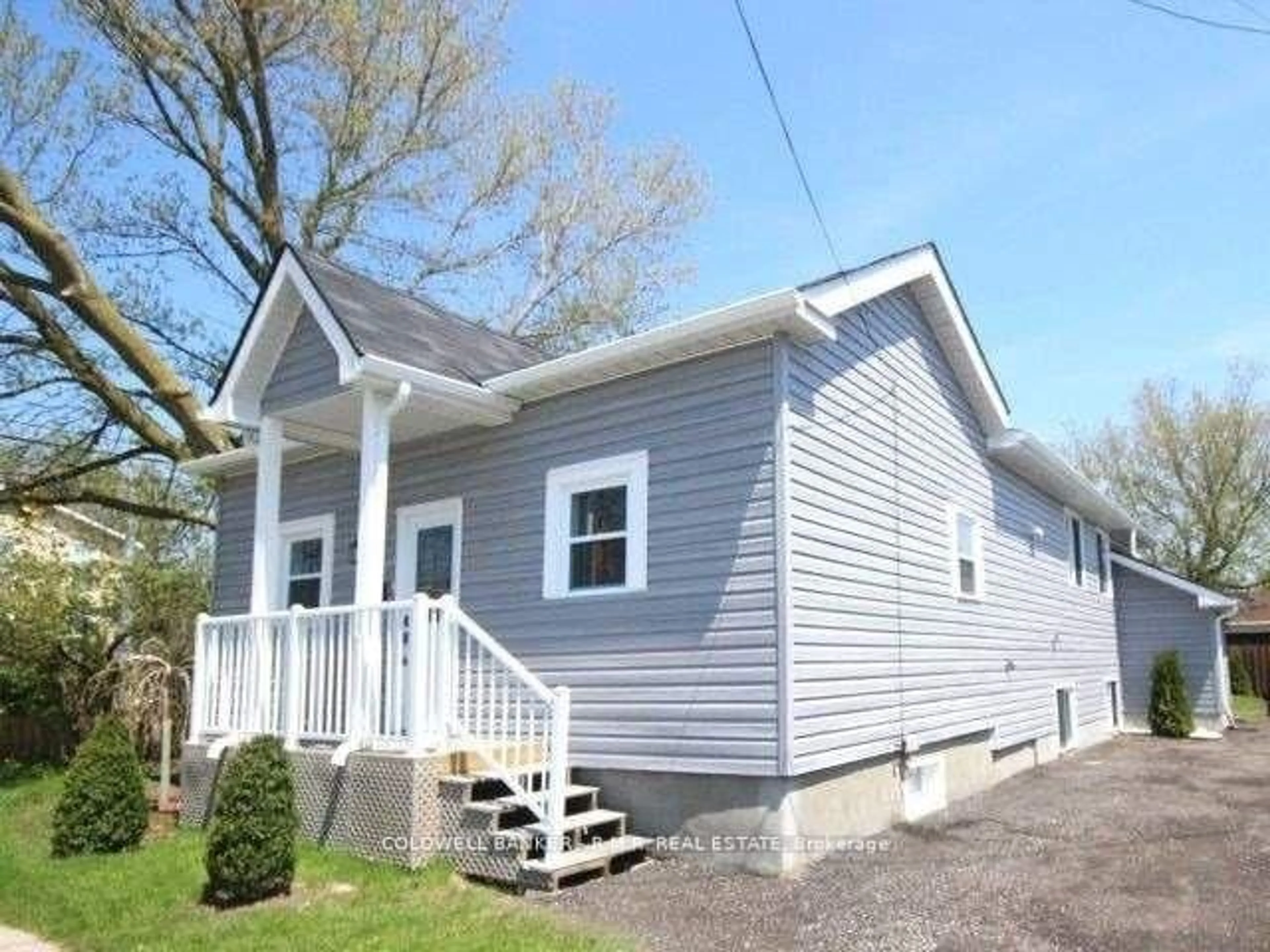 Home with vinyl exterior material, street for 394 Ontario St, Cobourg Ontario K9A 3B8