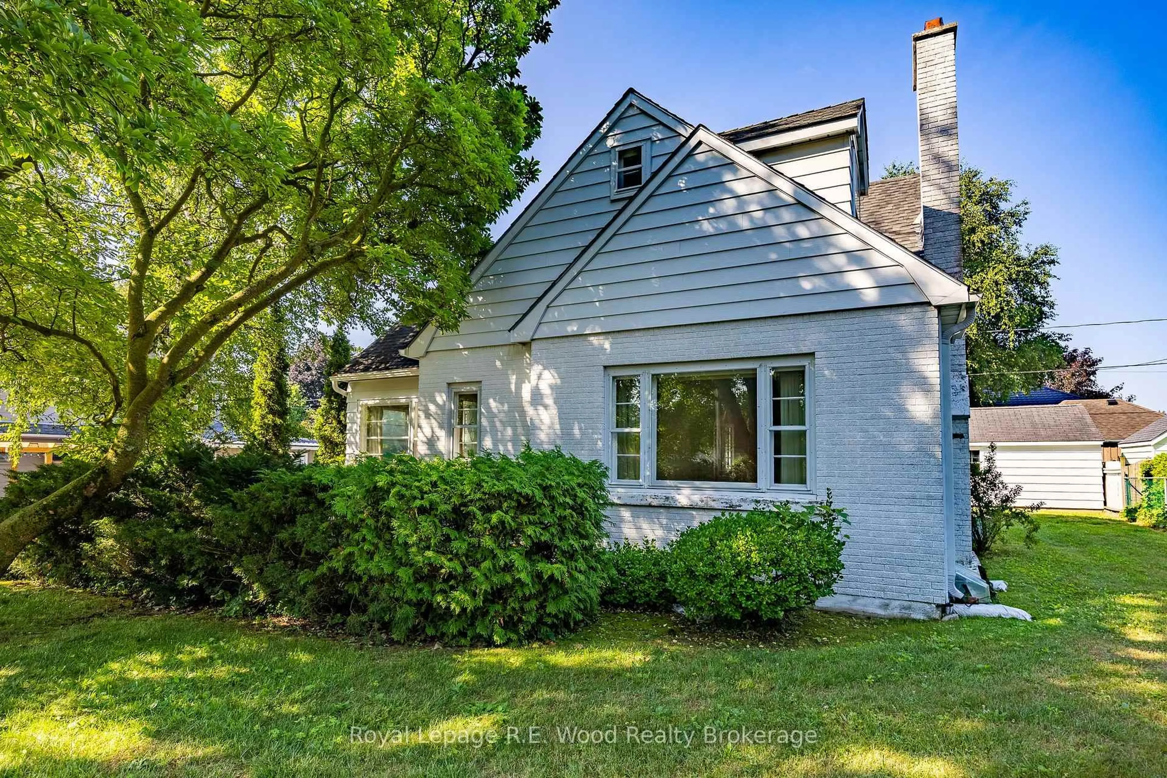 Home with vinyl exterior material, street for 11 Ross St, Tillsonburg Ontario N4G 1L1