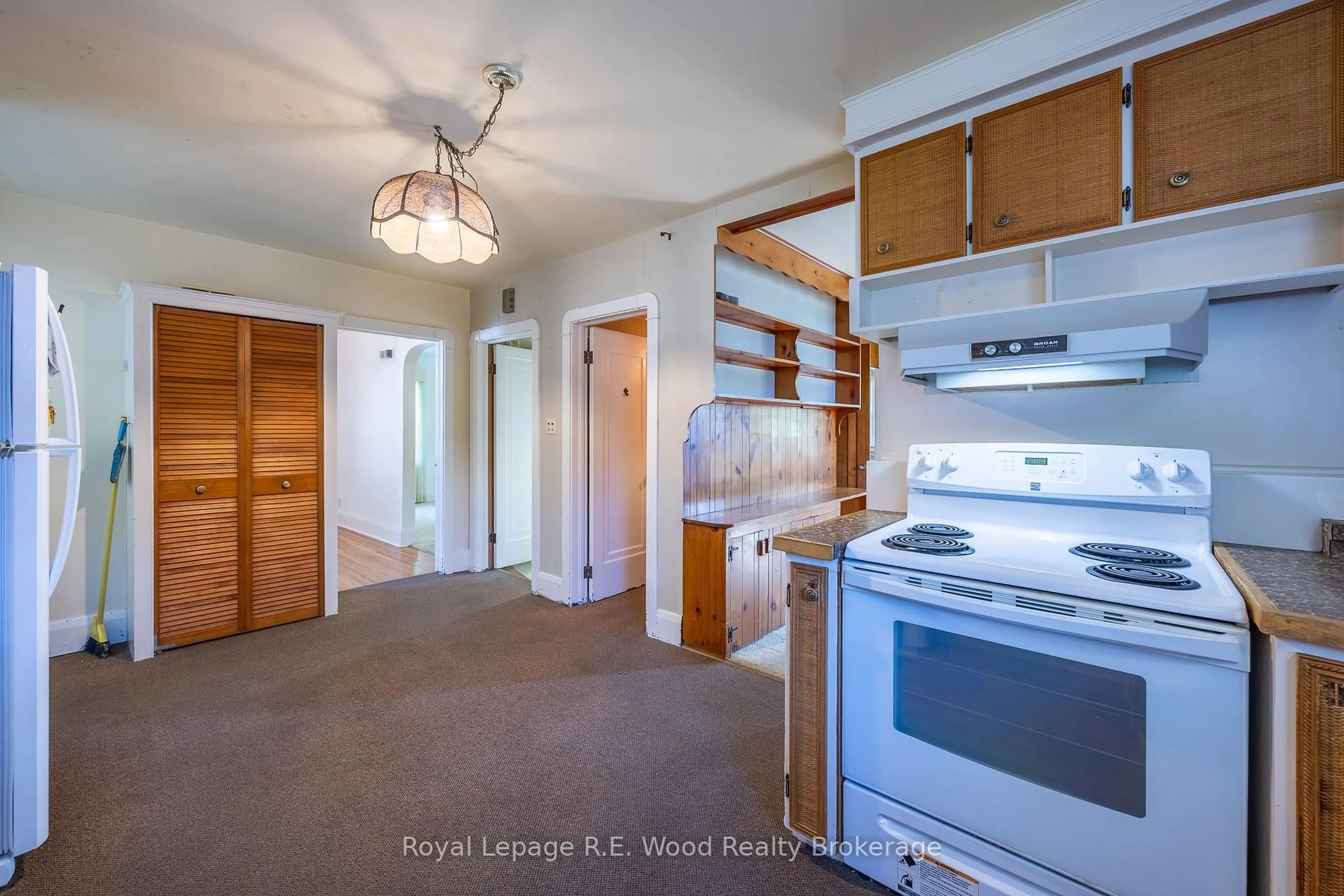 Standard kitchen, unknown for 11 Ross St, Tillsonburg Ontario N4G 1L1