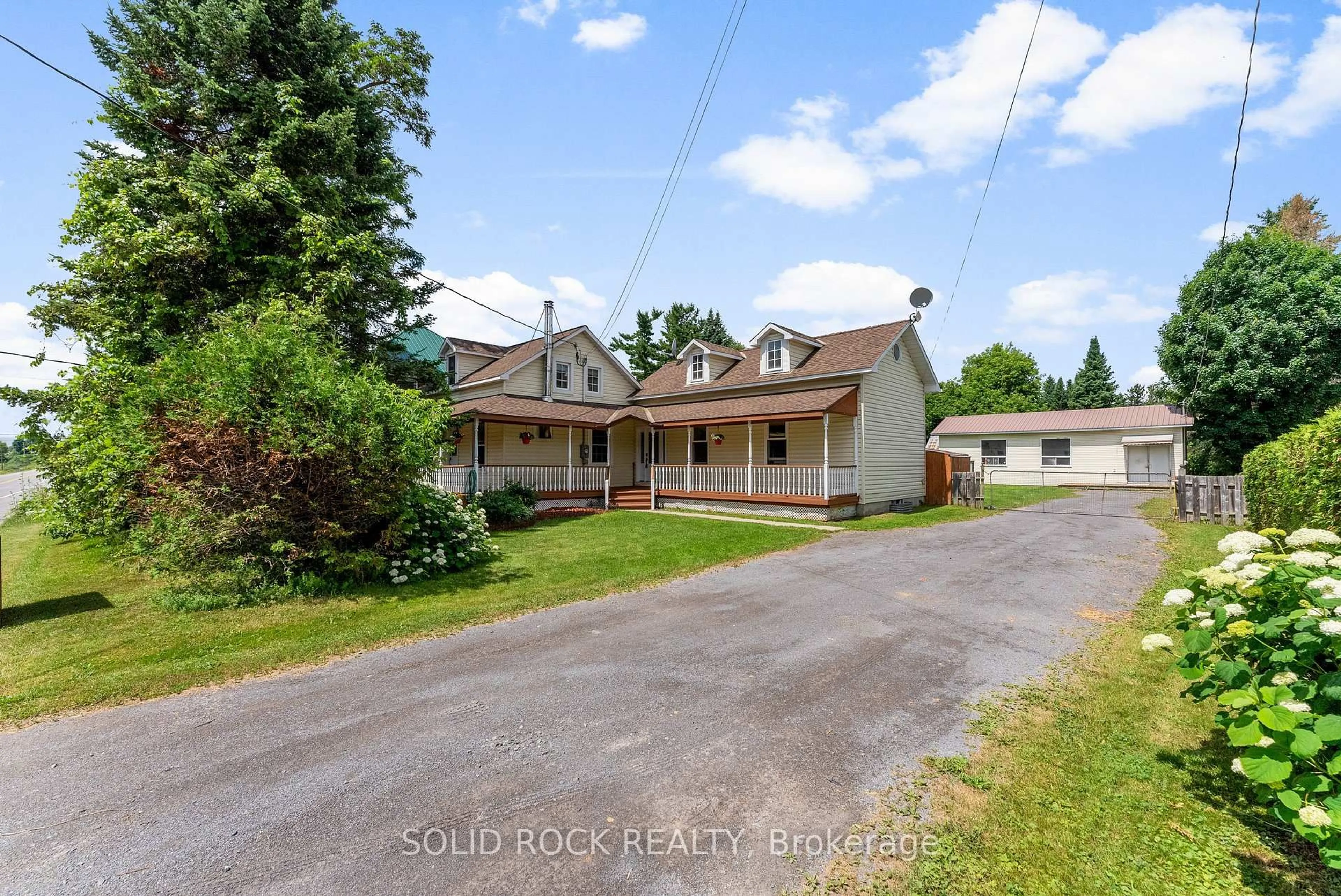 A pic from outside/outdoor area/front of a property/back of a property/a pic from drone, street for 306 RICHMOND Rd, Ashton Ontario K0A 1B0