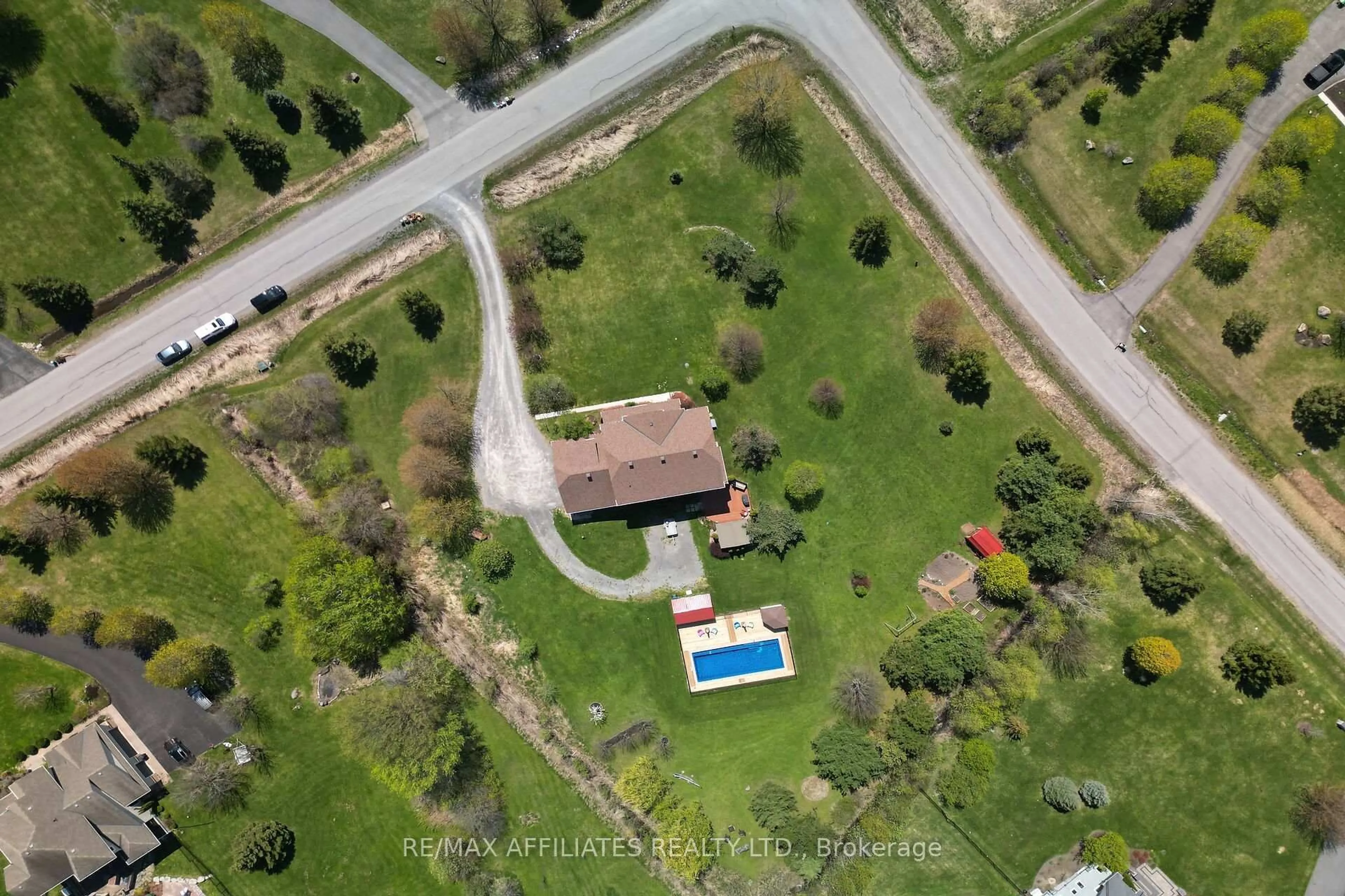 A pic from outside/outdoor area/front of a property/back of a property/a pic from drone, street for 500 Bradbury Crt, Ottawa Ontario K2W 0A1