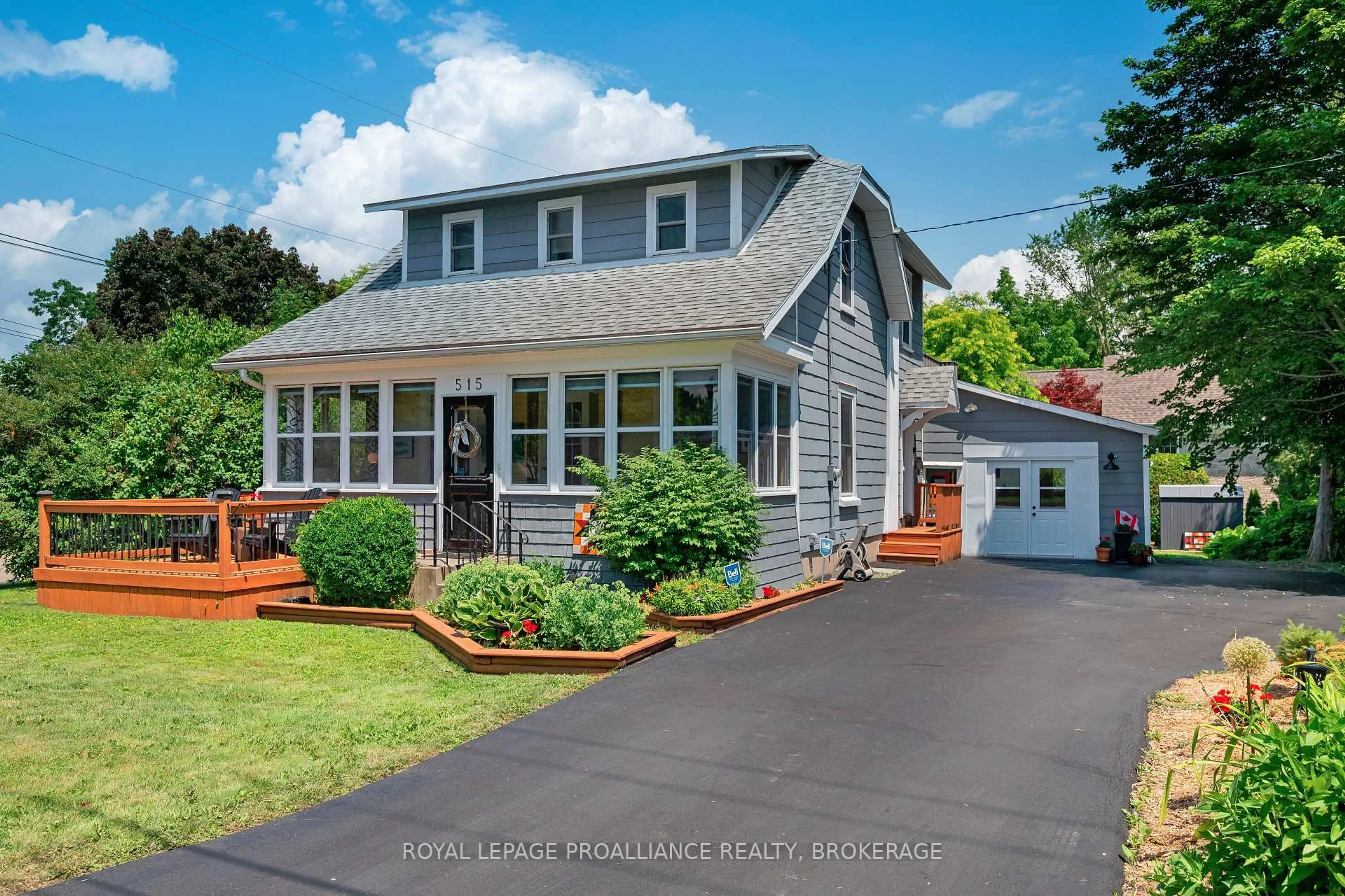 Home with vinyl exterior material, street for 515 William St, Gananoque Ontario K7G 1T4
