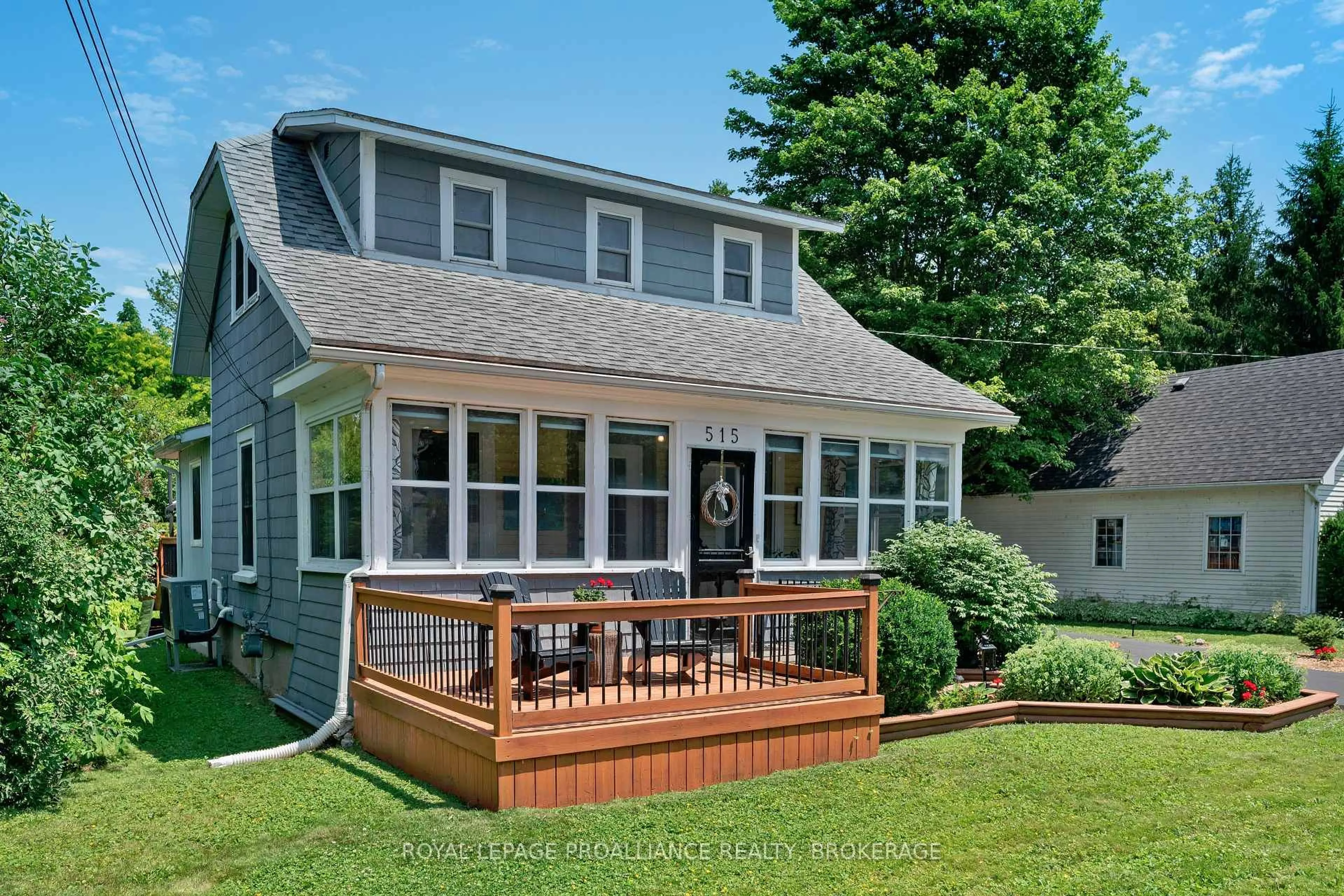 Home with vinyl exterior material, water/lake/river/ocean view for 515 William St, Gananoque Ontario K7G 1T4