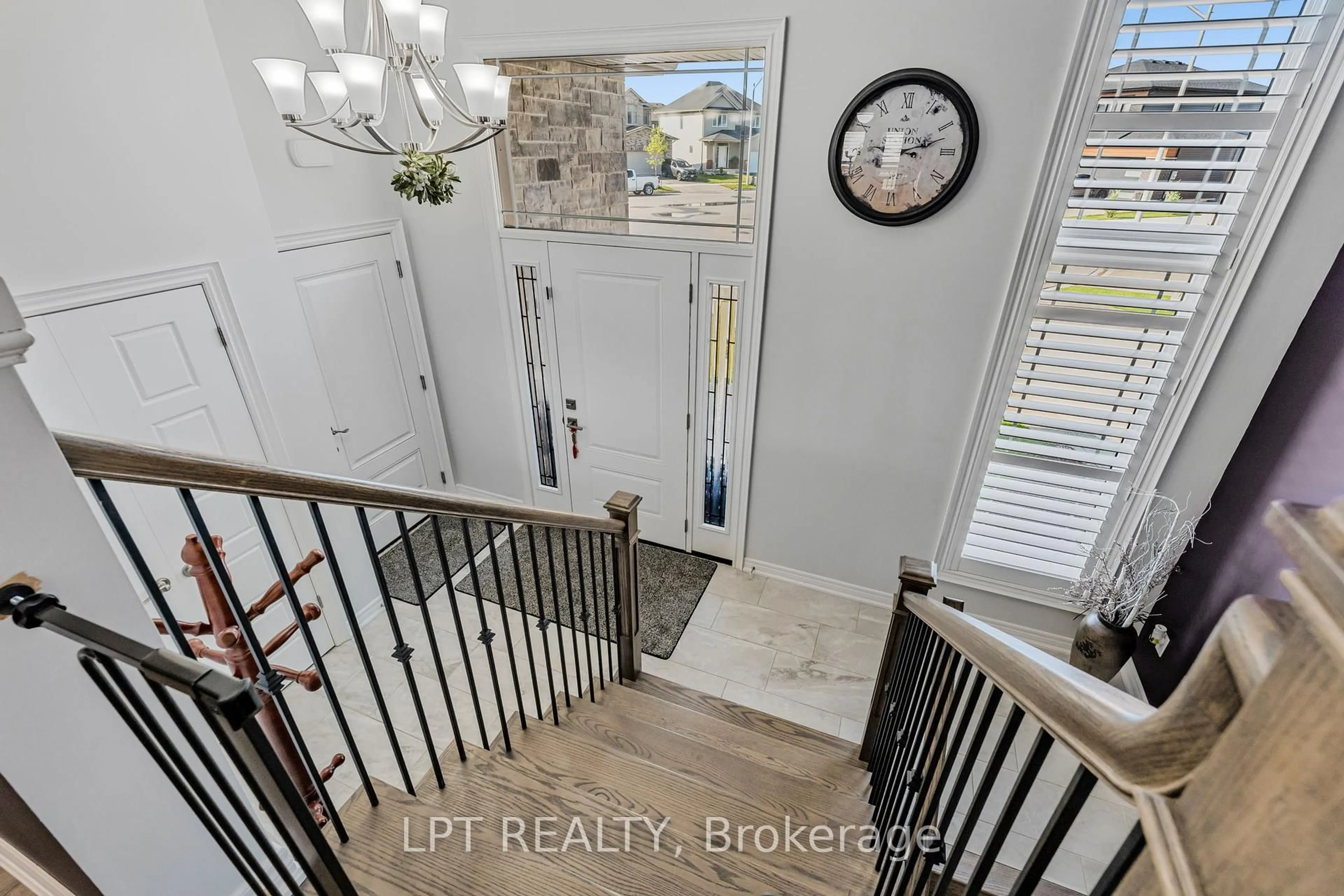 Indoor entryway for 3 Delicious Crt, Thorold Ontario L2V 0B8