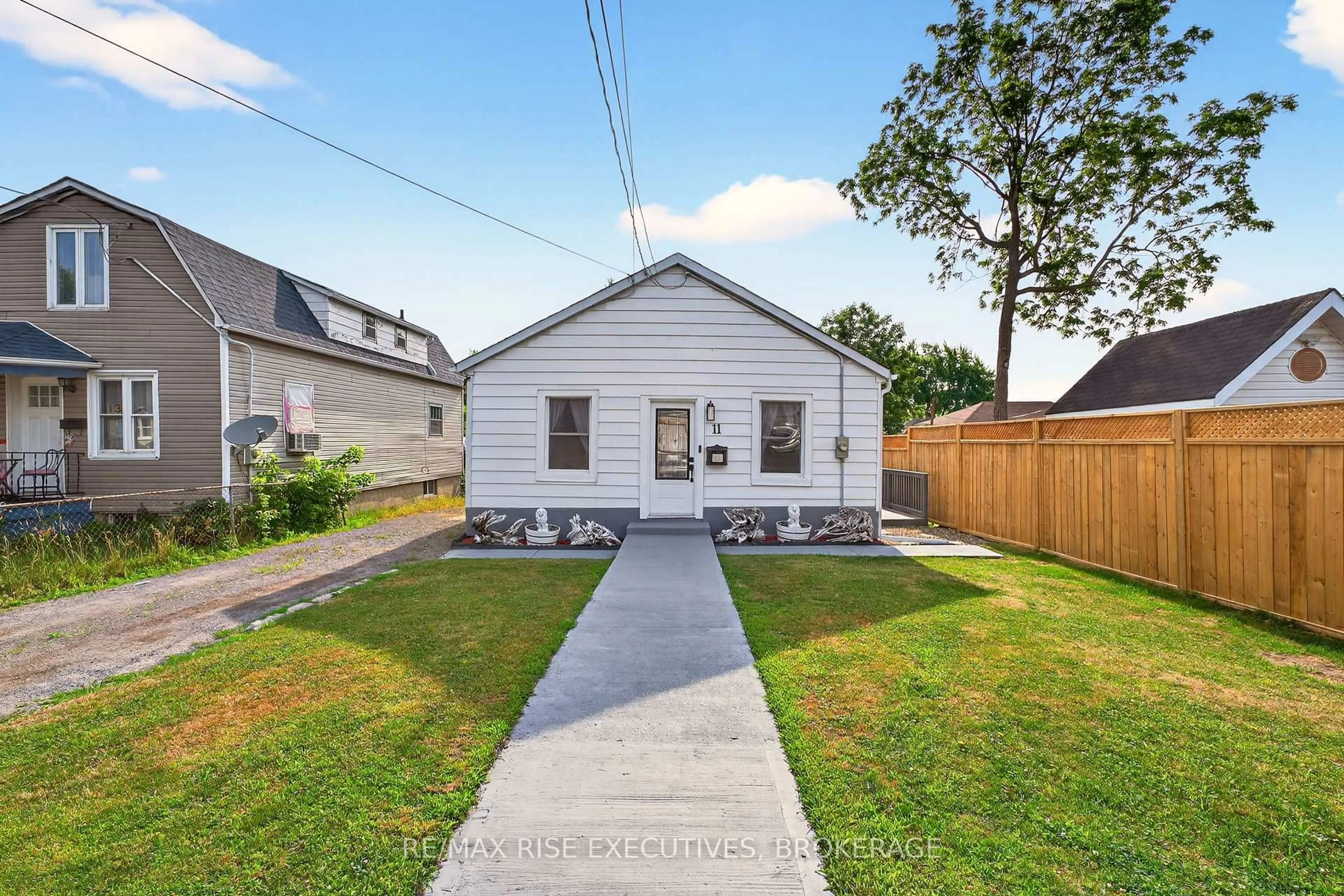 Unknown for 11 Kingscourt Ave, Kingston Ontario K7K 4N6