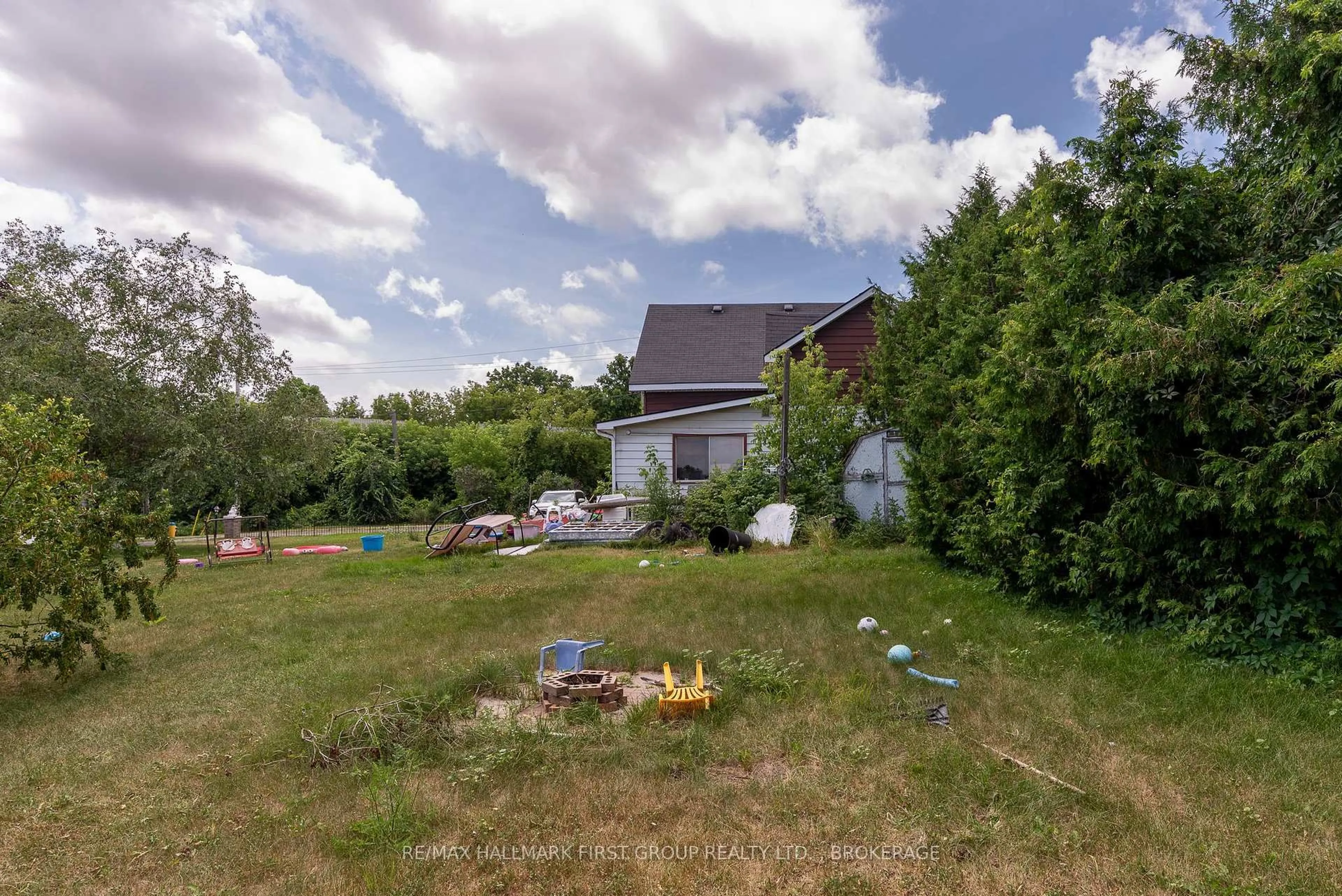 A pic from outside/outdoor area/front of a property/back of a property/a pic from drone, unknown for 169 Camden Rd, Greater Napanee Ontario K7R 1E1