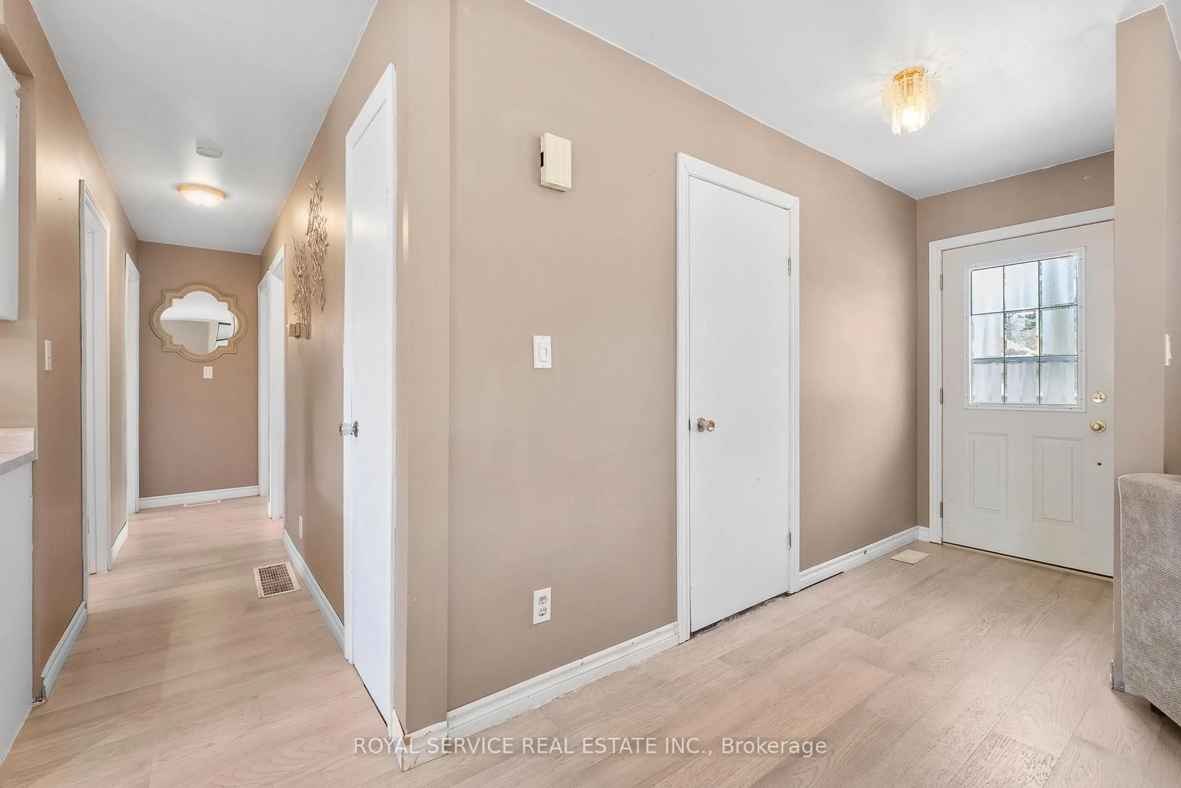 Indoor entryway for 5280 Hillview Dr, Hamilton Township Ontario K0K 1H0