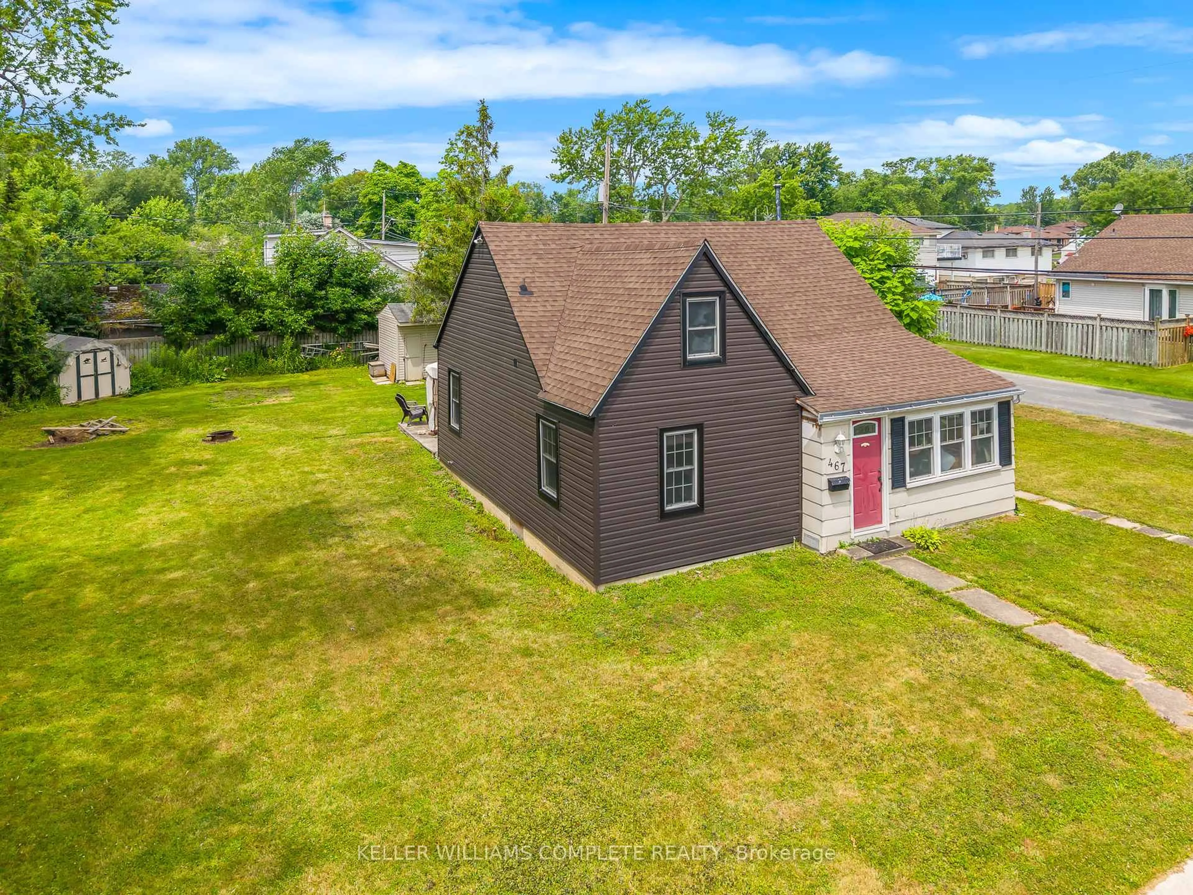 A pic from outside/outdoor area/front of a property/back of a property/a pic from drone, water/lake/river/ocean view for 467 Ferndale Ave, Fort Erie Ontario L2A 5C3
