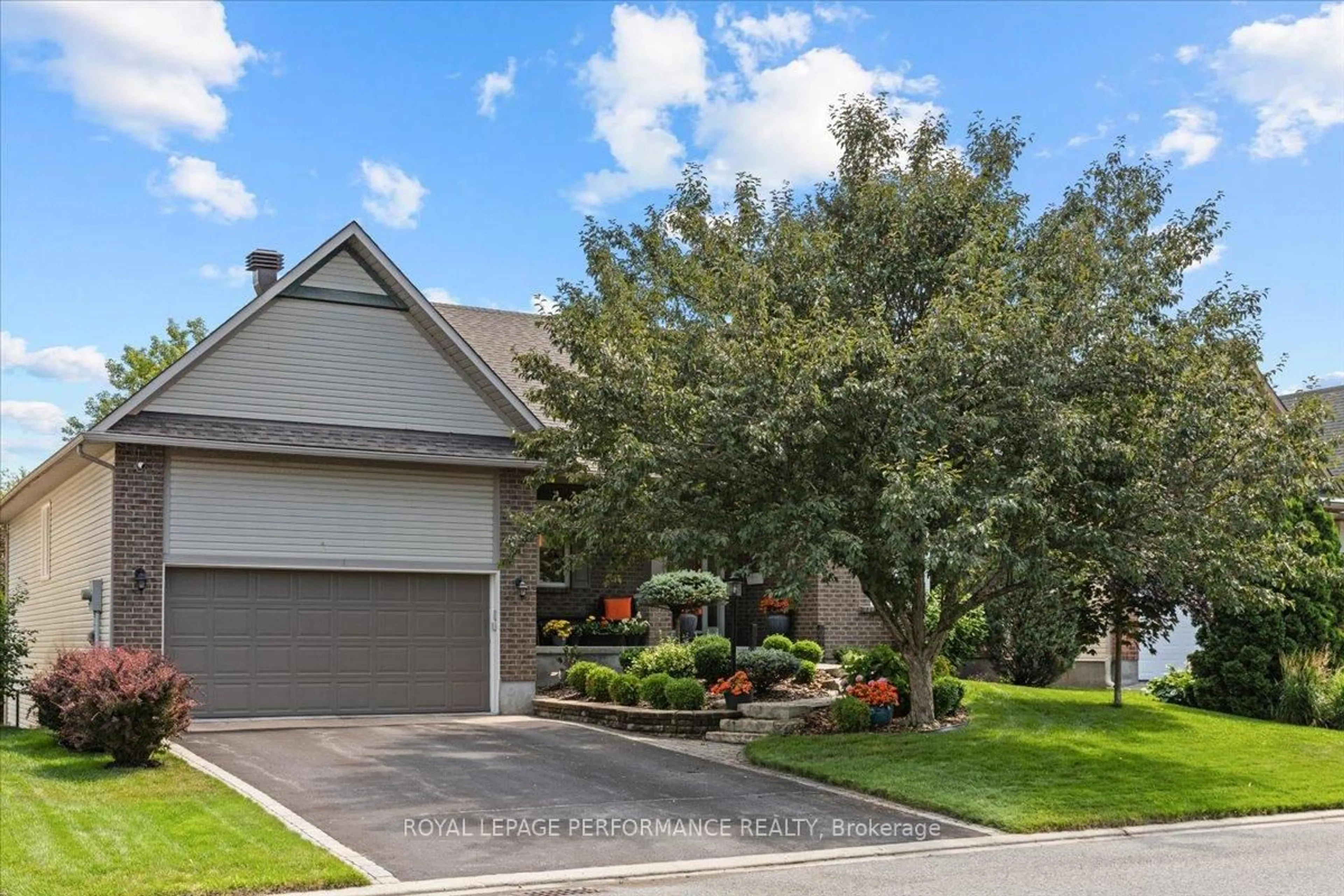 A pic from outside/outdoor area/front of a property/back of a property/a pic from drone, street for 30 Bert G Argue Dr, Stittsville Ontario K2S 1X9