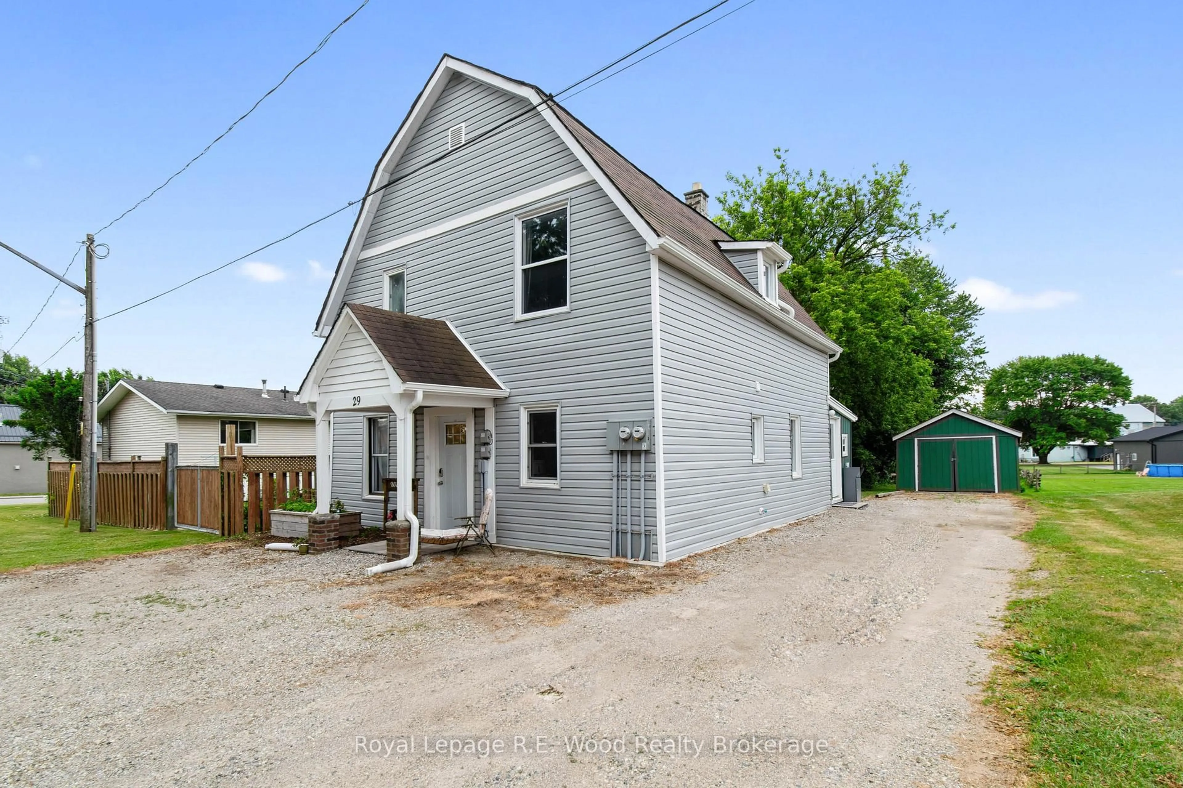 A pic from outside/outdoor area/front of a property/back of a property/a pic from drone, street for 29 King Cres, Norfolk Ontario N0J 1E0