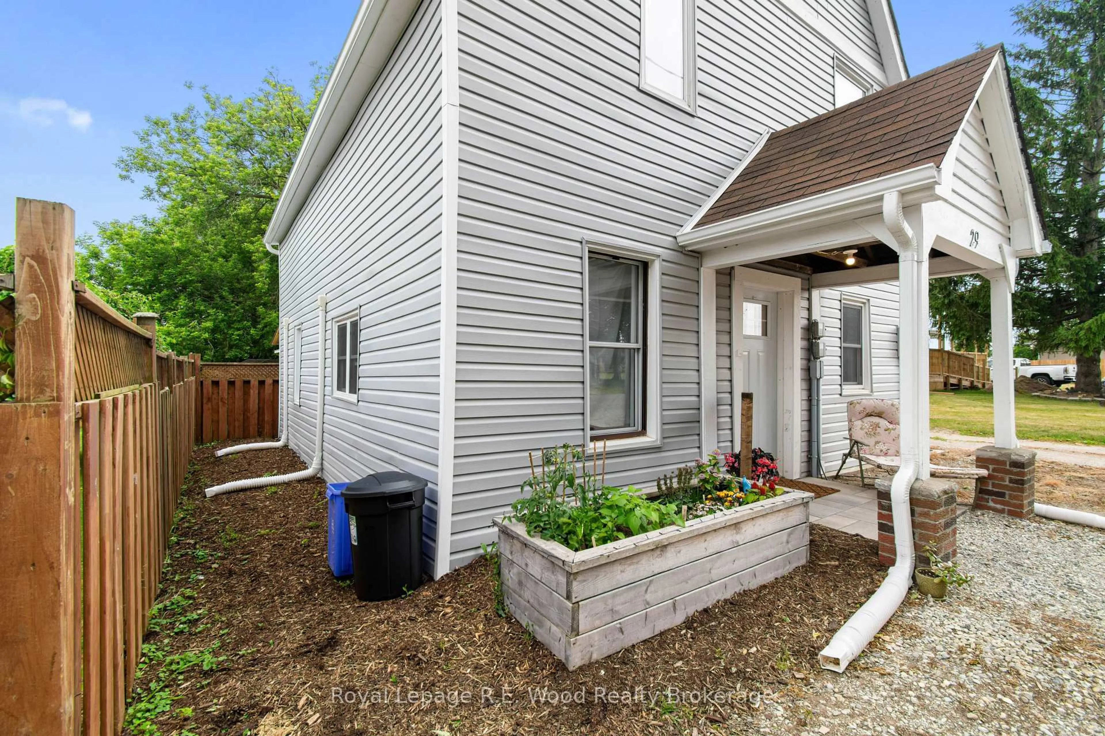 Unknown for 29 King Cres, Norfolk Ontario N0J 1E0