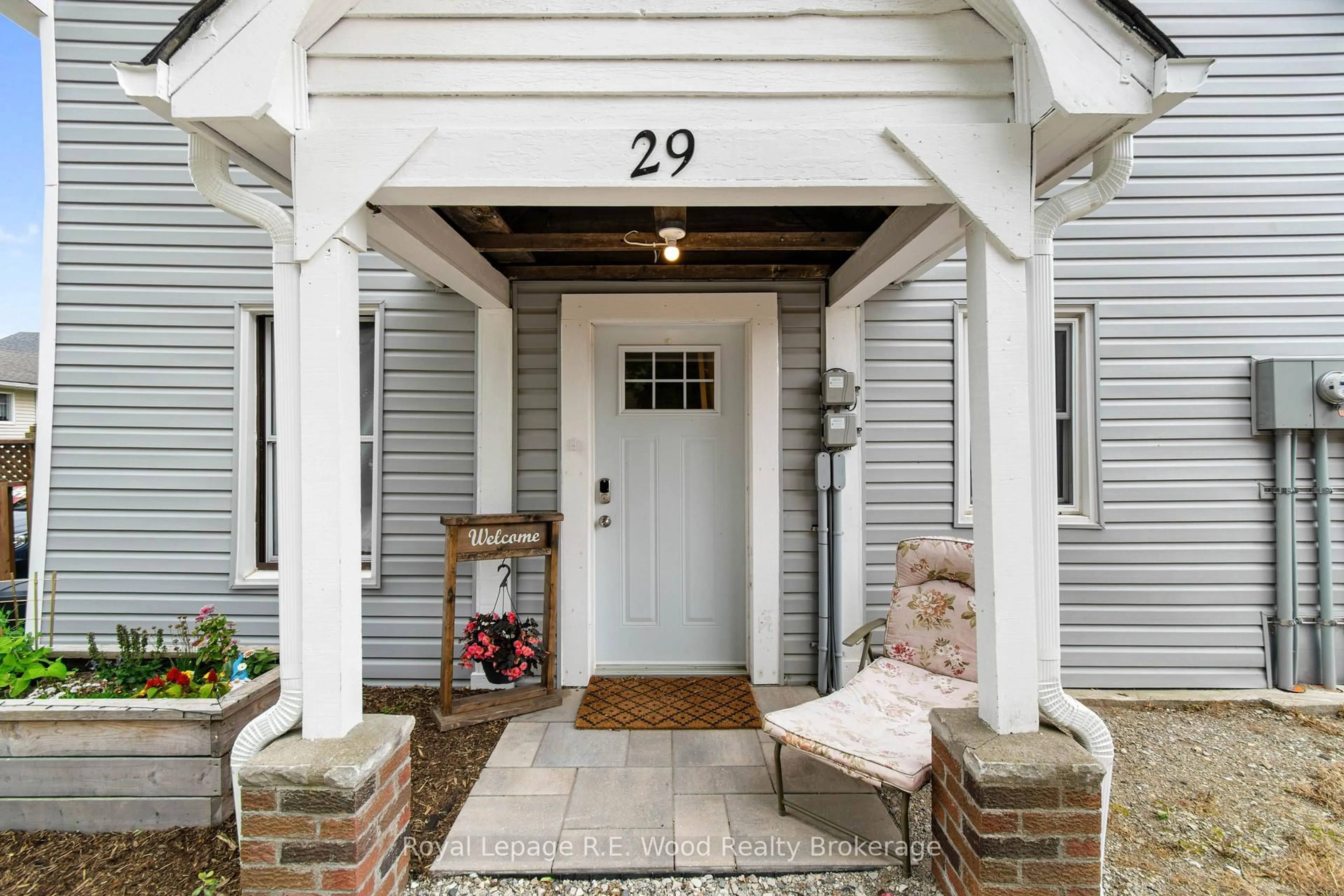 Indoor entryway for 29 King Cres, Norfolk Ontario N0J 1E0