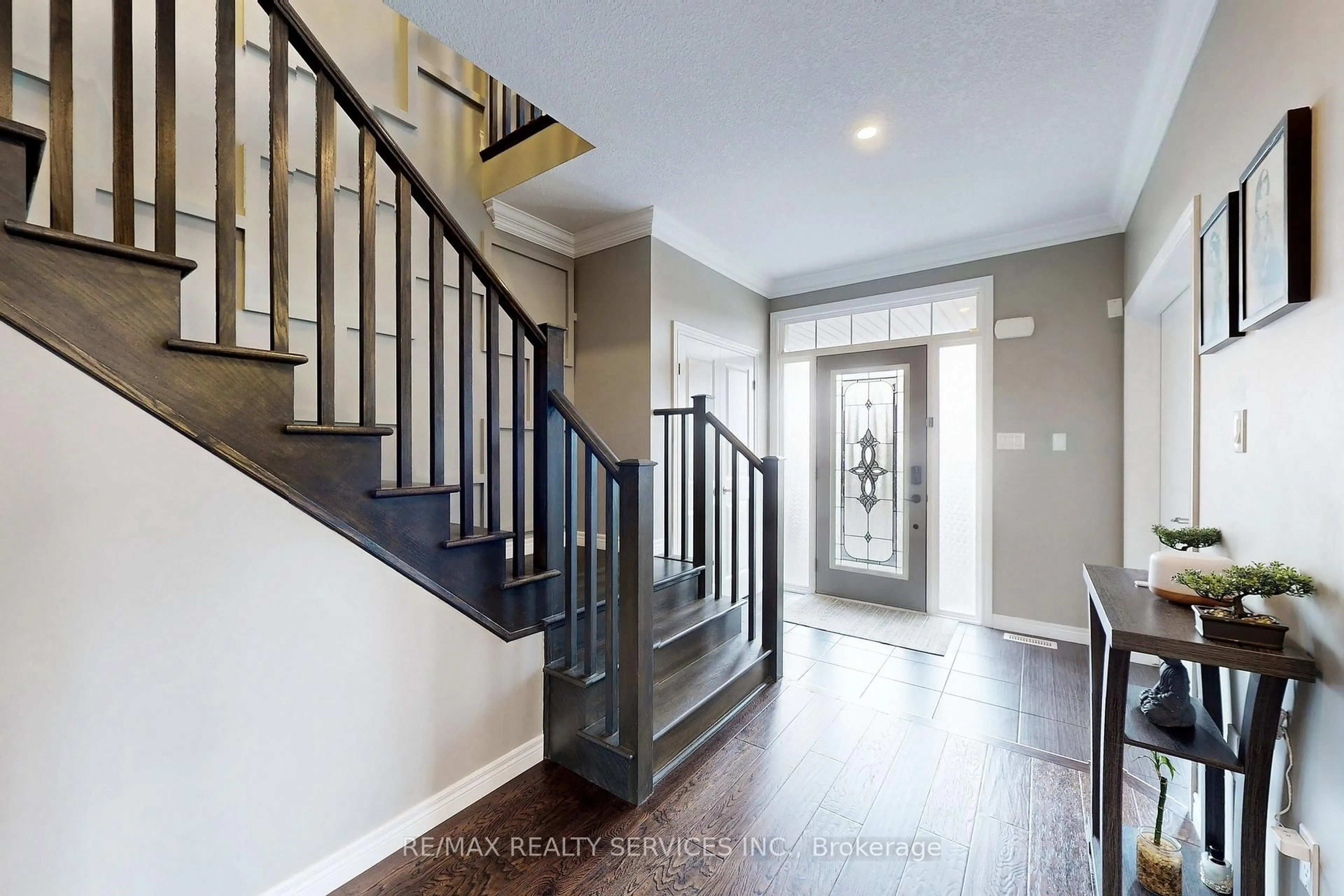 Indoor entryway for 330 Festival Way, Hamilton Ontario L0R 1C0