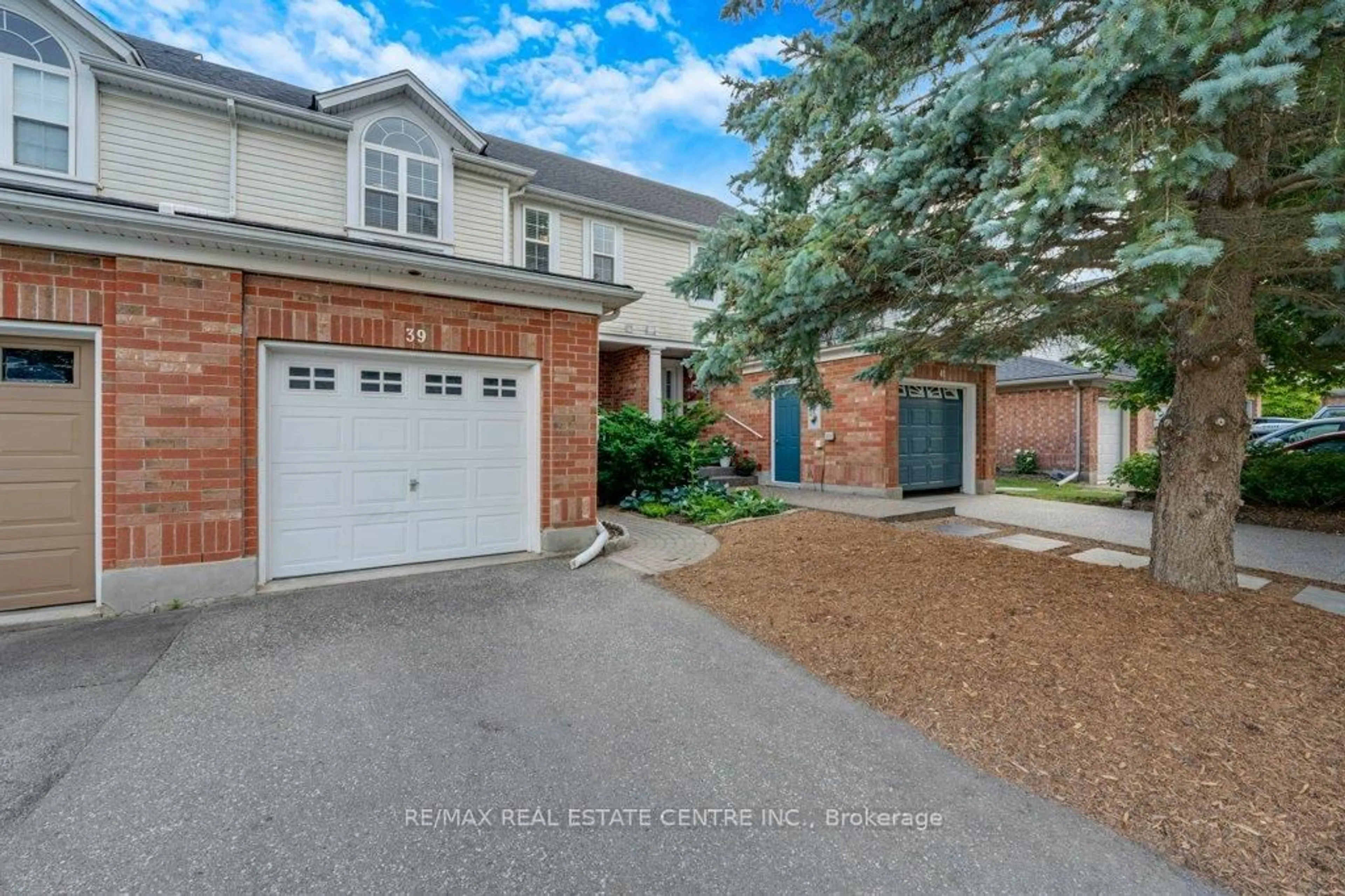 Home with brick exterior material, street for 39 Elma Pl, Cambridge Ontario N3C 4E6