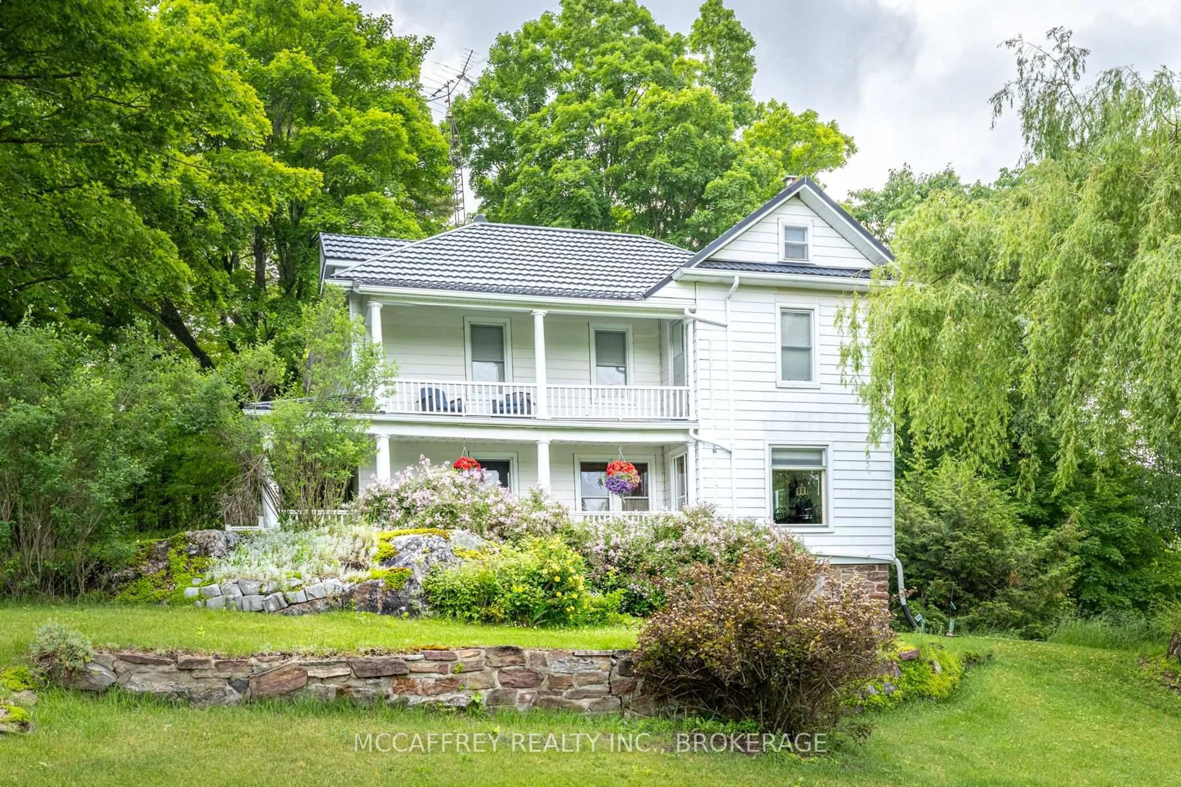 A pic from outside/outdoor area/front of a property/back of a property/a pic from drone, unknown for 5507 Opinicon Rd, Perth Road Ontario K0H 2L0