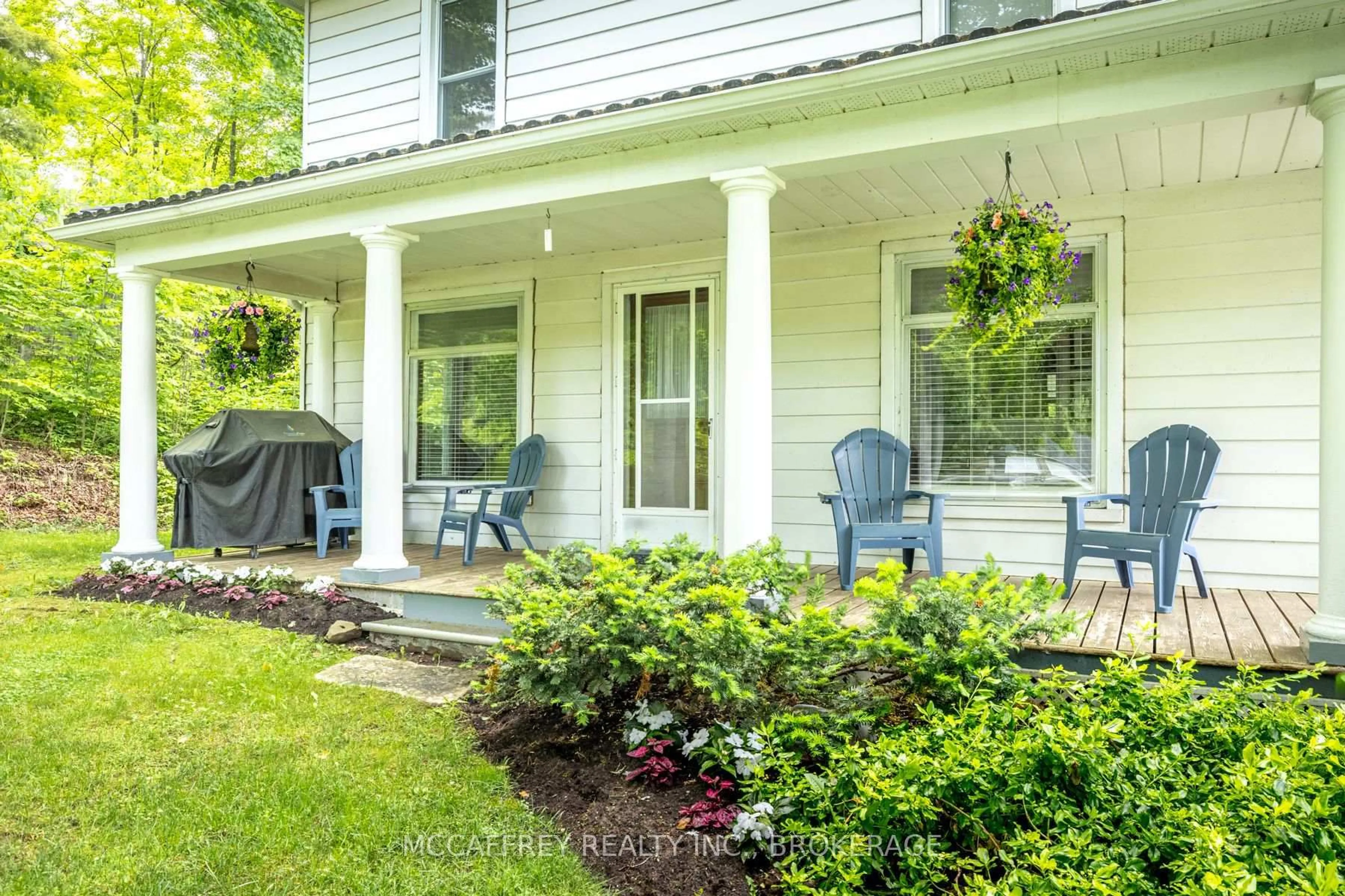 Patio, street for 5507 Opinicon Rd, Perth Road Ontario K0H 2L0