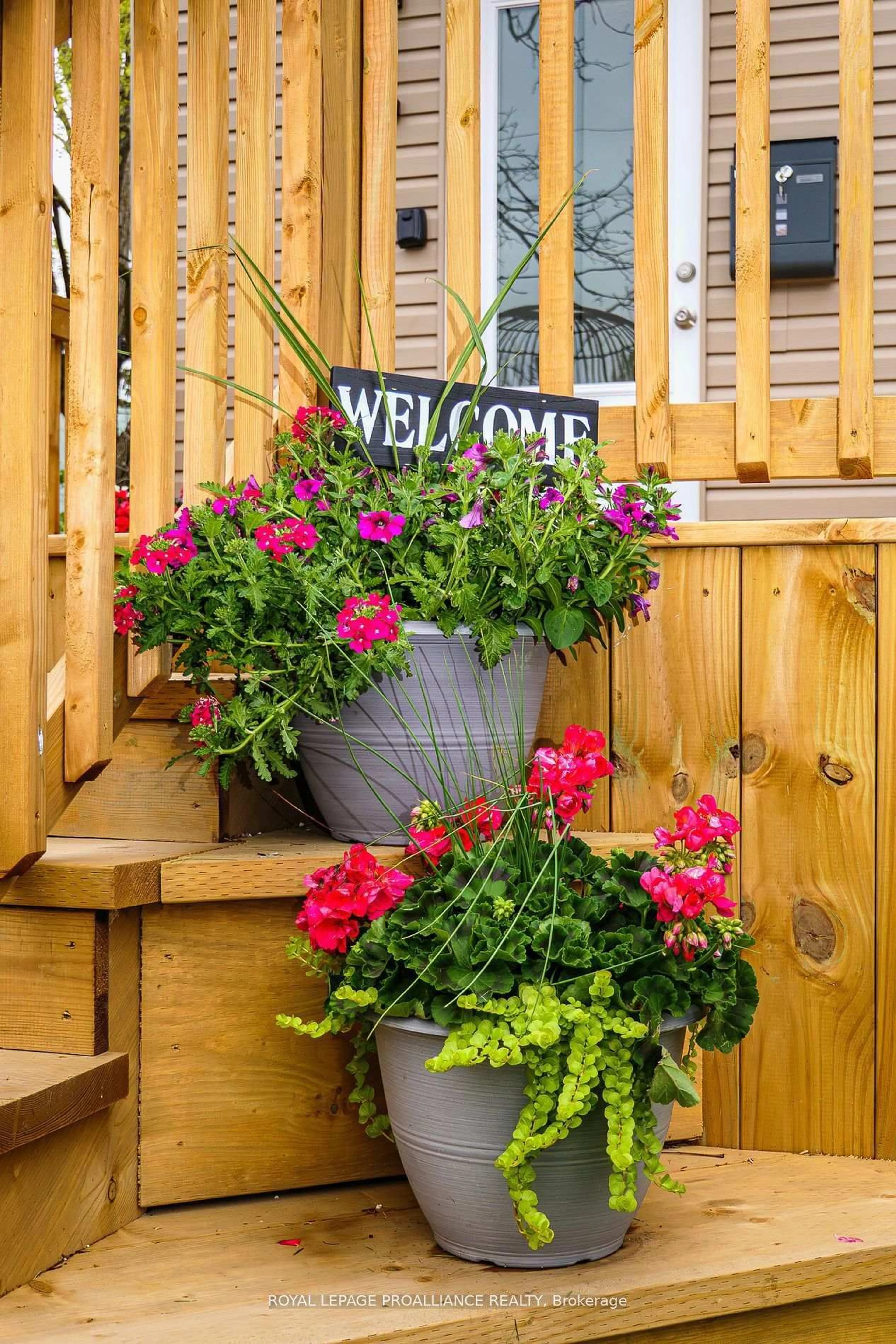 Indoor entryway for 42 Highland Ave, Belleville Ontario K8P 3R1