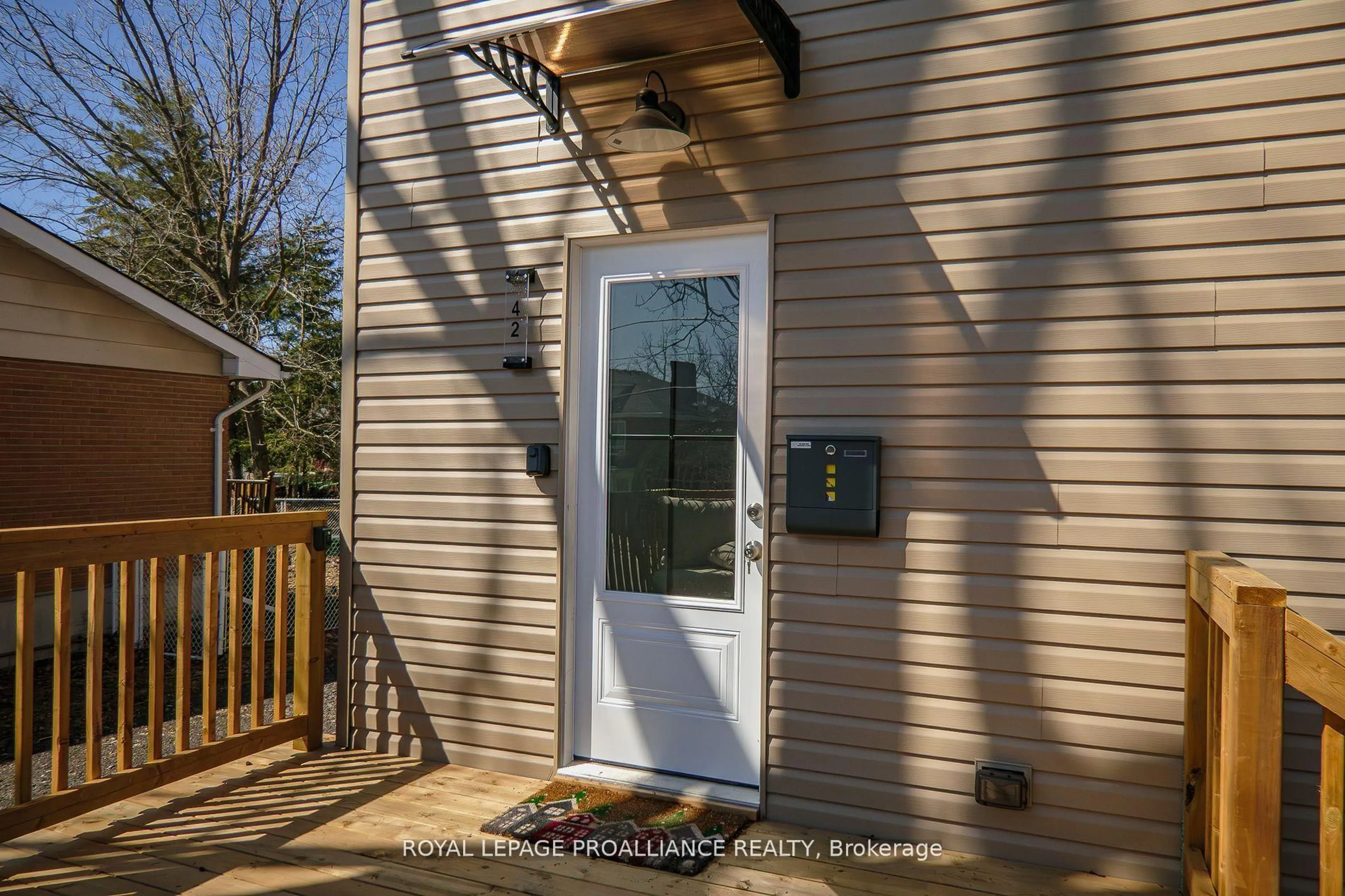 Indoor entryway for 42 Highland Ave, Belleville Ontario K8P 3R1