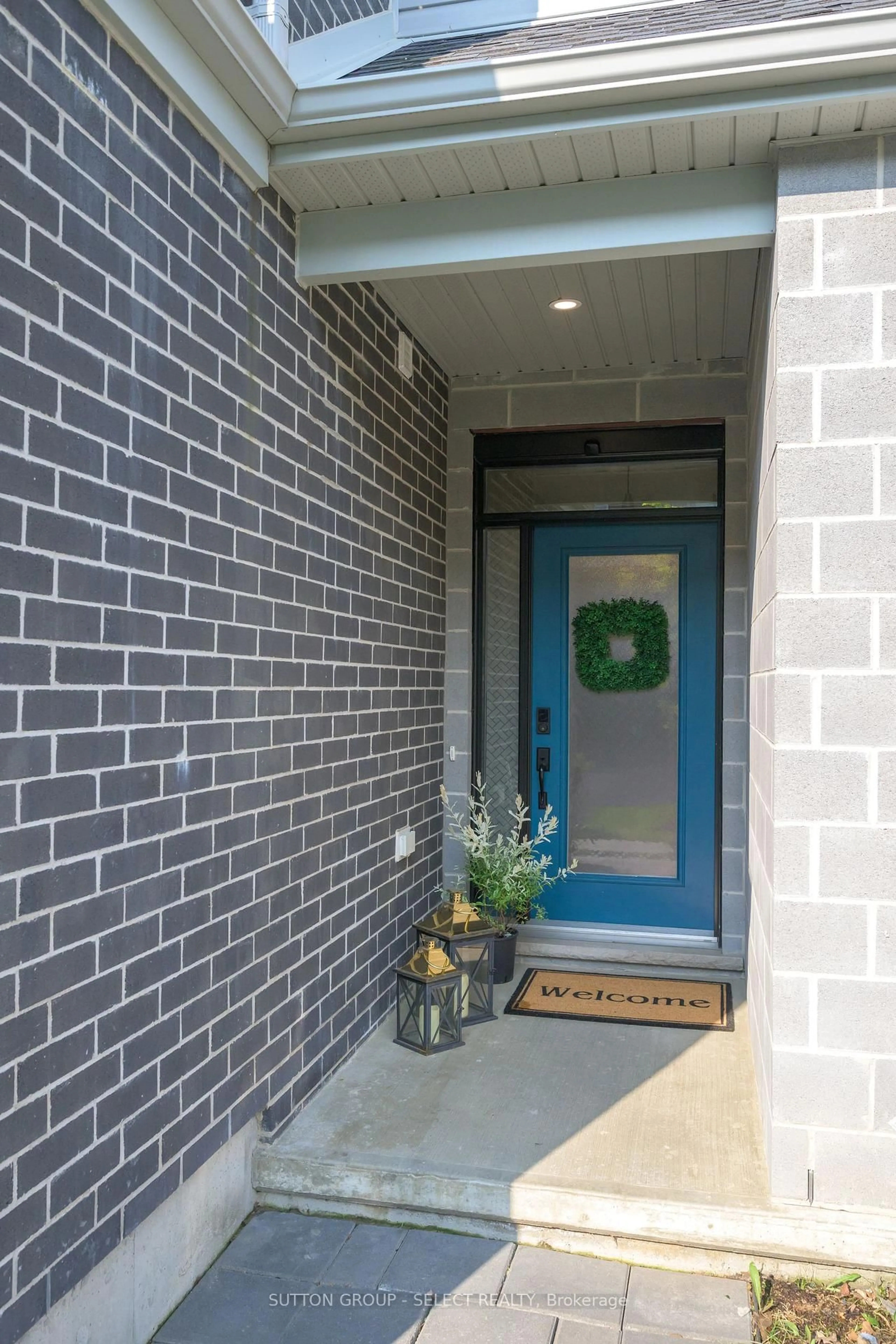 Indoor entryway for 177 Edgevalley Rd #39, London East Ontario N5V 0C5