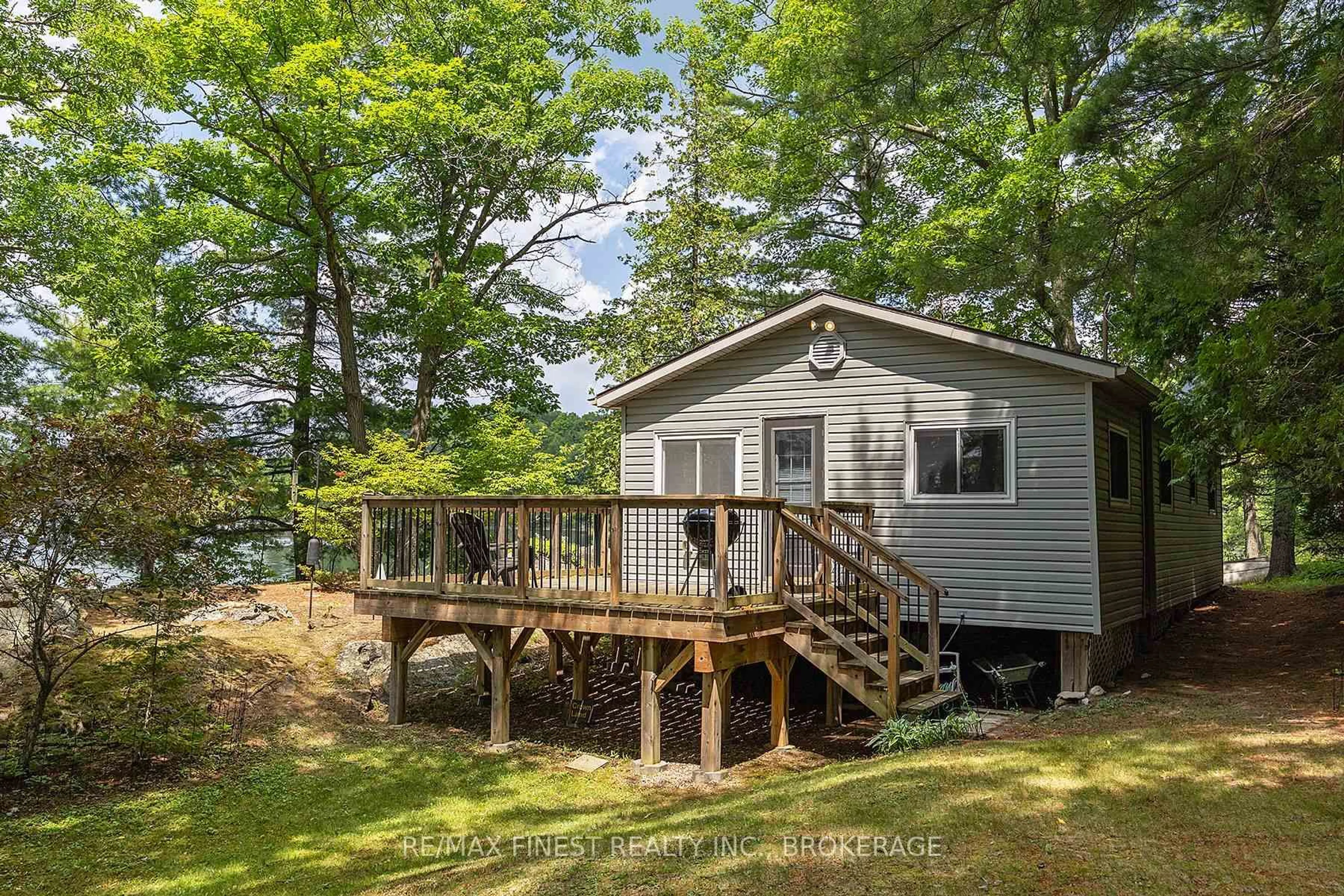 Home with vinyl exterior material, water/lake/river/ocean view for 370A Steve Babcock Lane, Hartington Ontario K0H 1W0