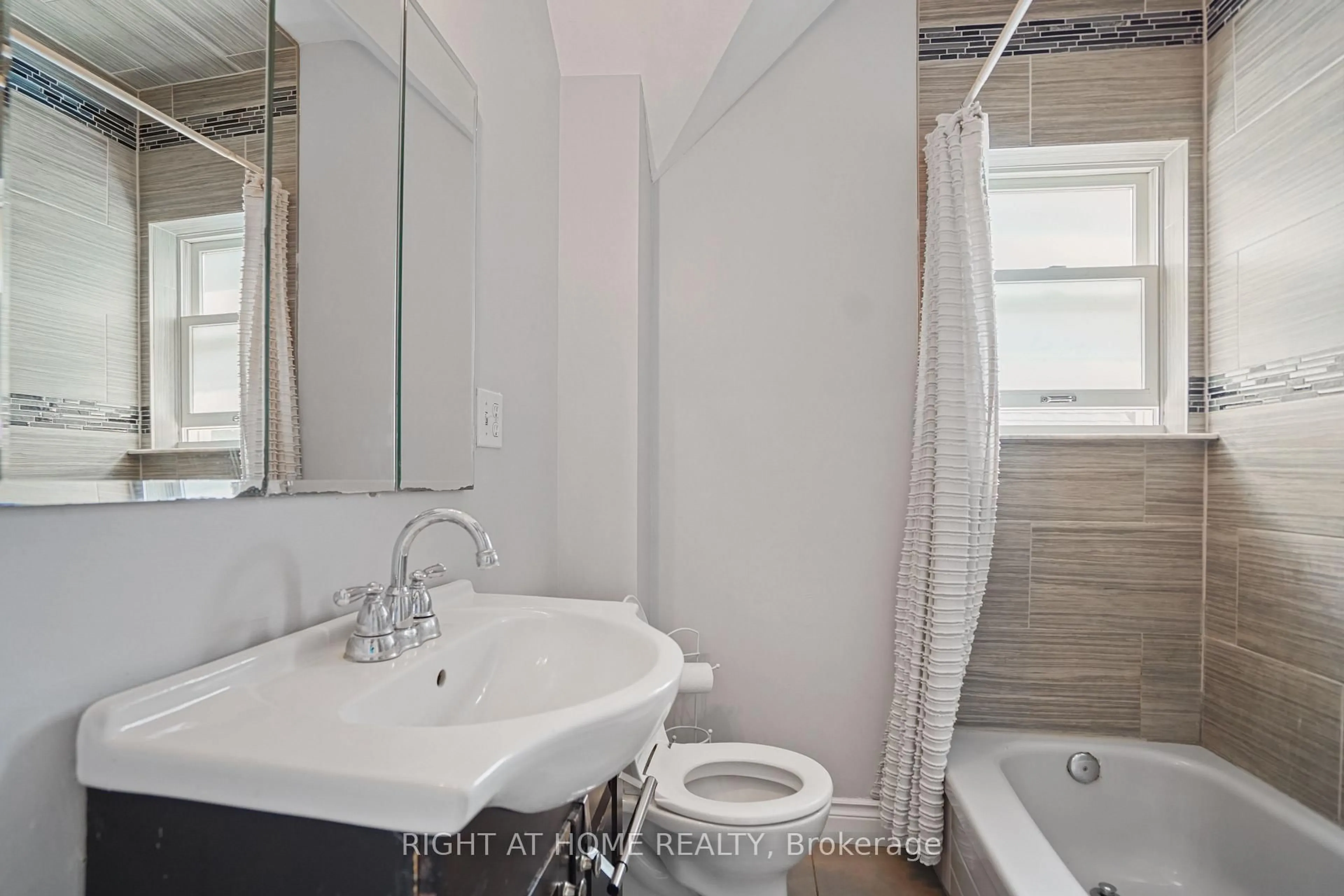 Standard bathroom, ceramic/tile floor for 58 Pandora Ave, Kitchener Ontario N2H 3C3