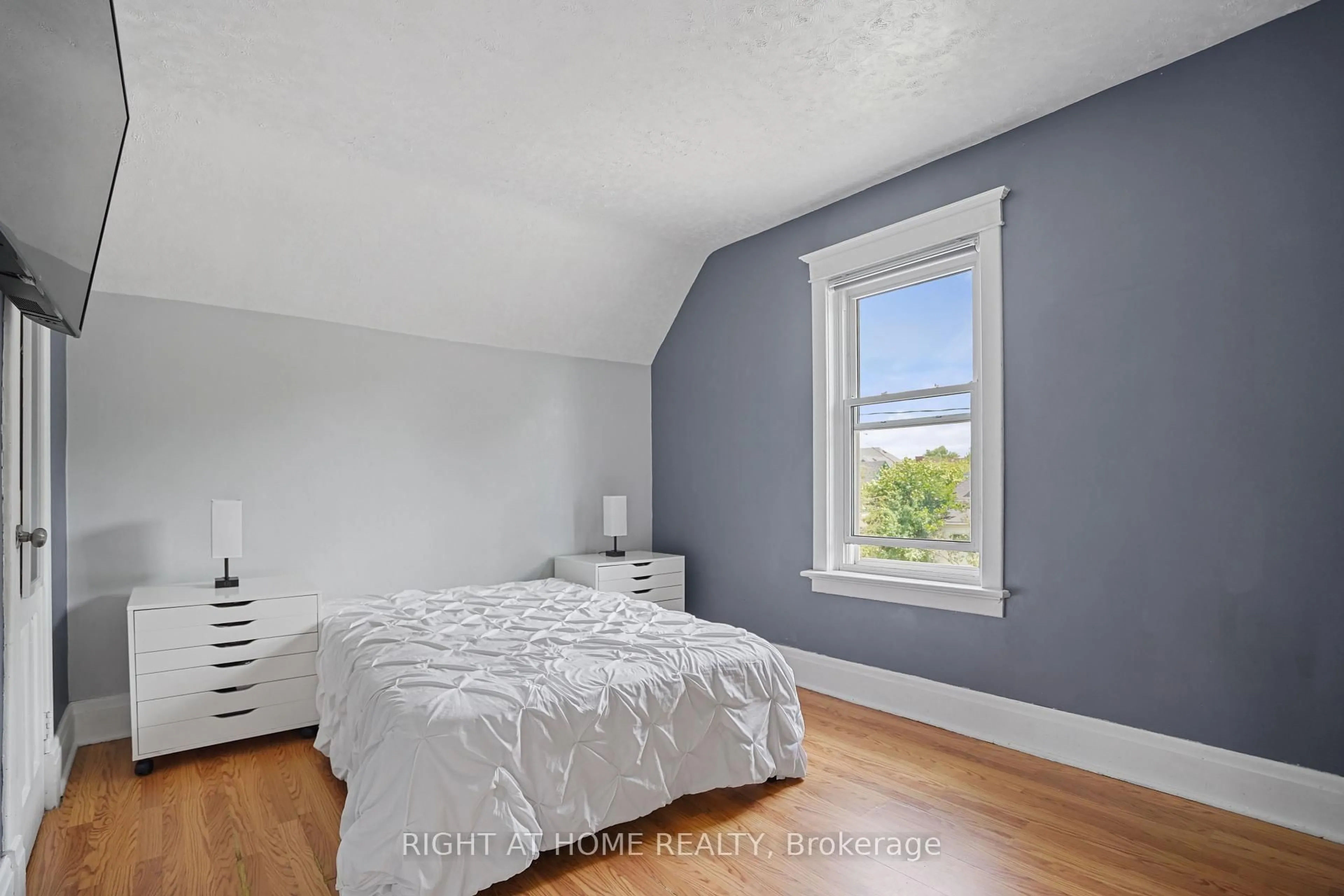 A pic of a room for 58 Pandora Ave, Kitchener Ontario N2H 3C3
