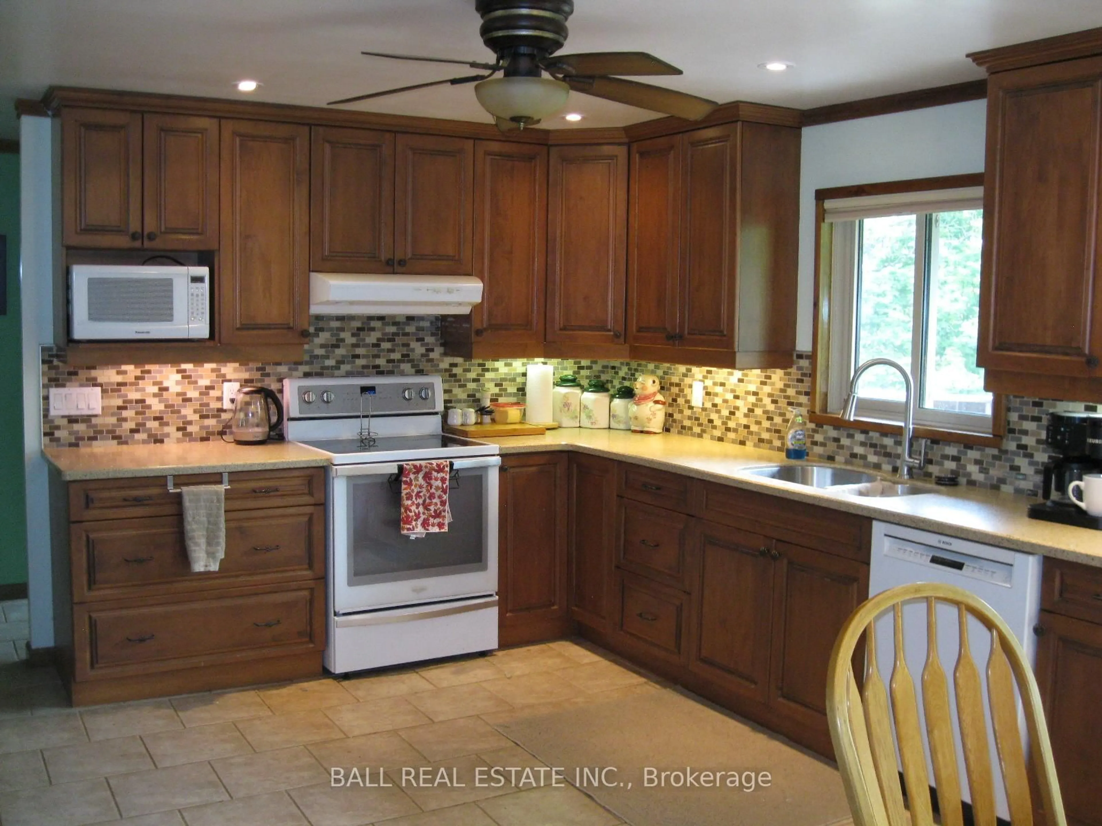 Open concept kitchen, ceramic/tile floor for 895 Crowe River Rd, Trent Hills Ontario K0K 2M0