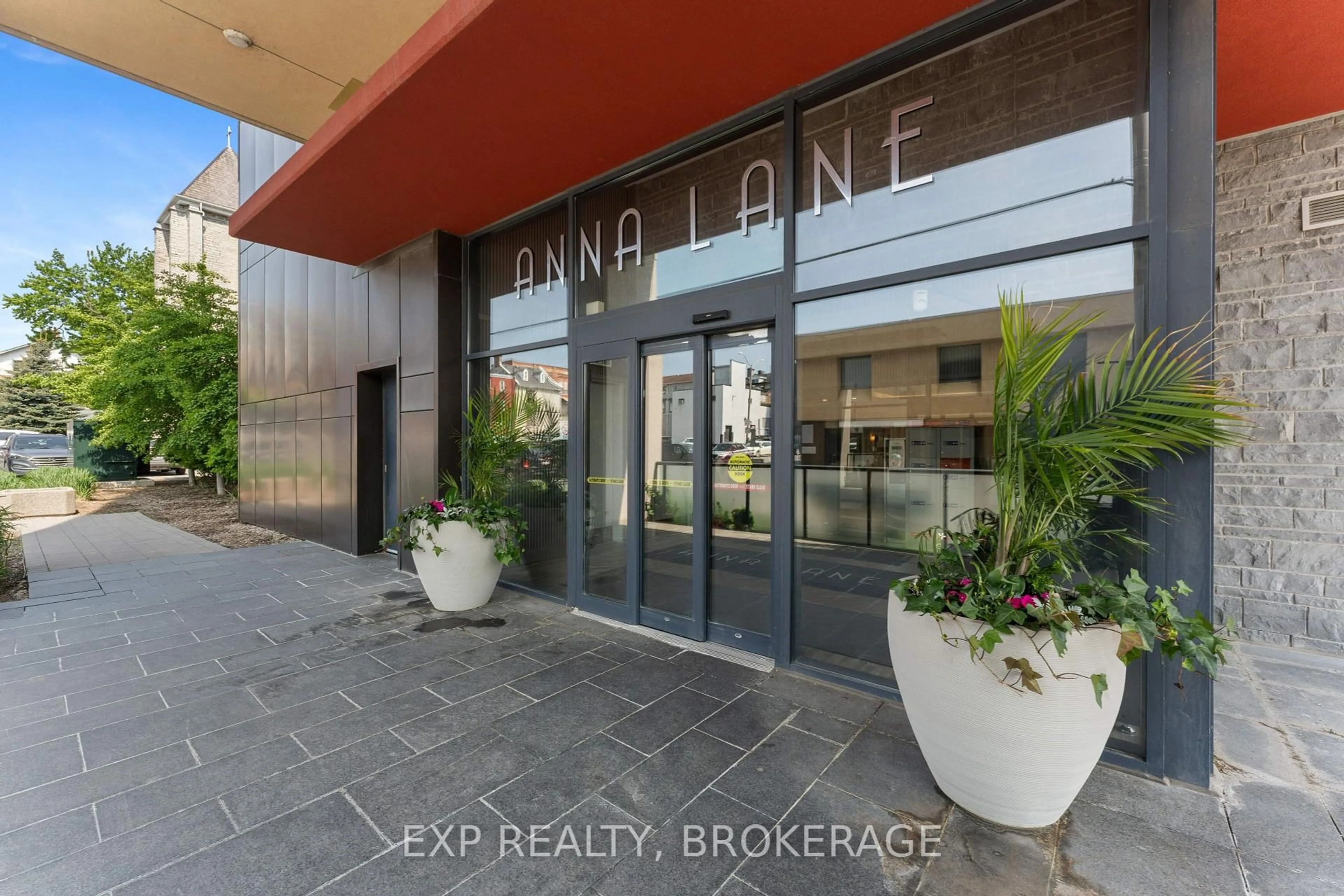 Indoor foyer for 121 Queen St #306, Kingston Ontario K7K 0G6