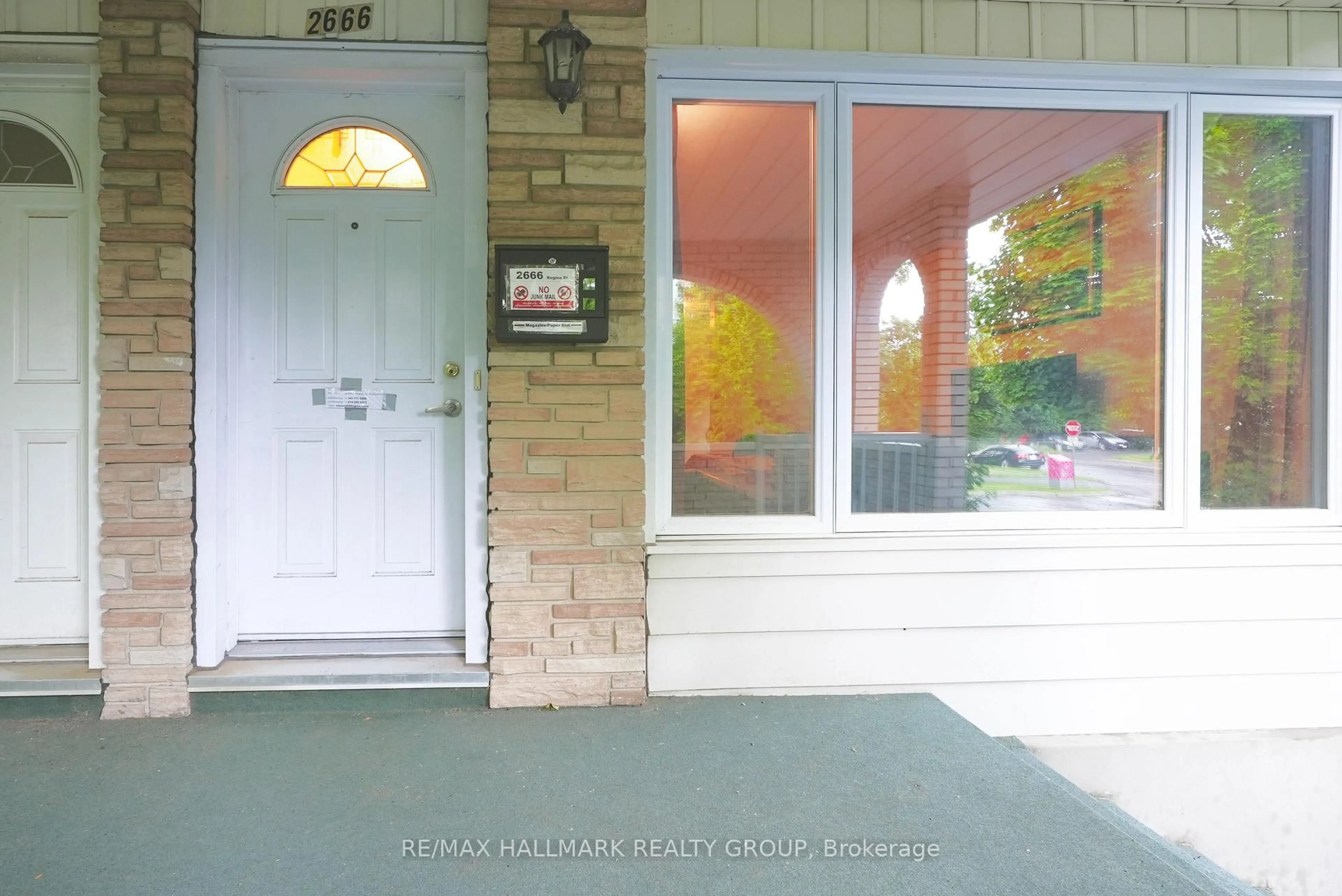 Indoor entryway for 2666 Regina St, Ottawa Ontario K2B 6X8