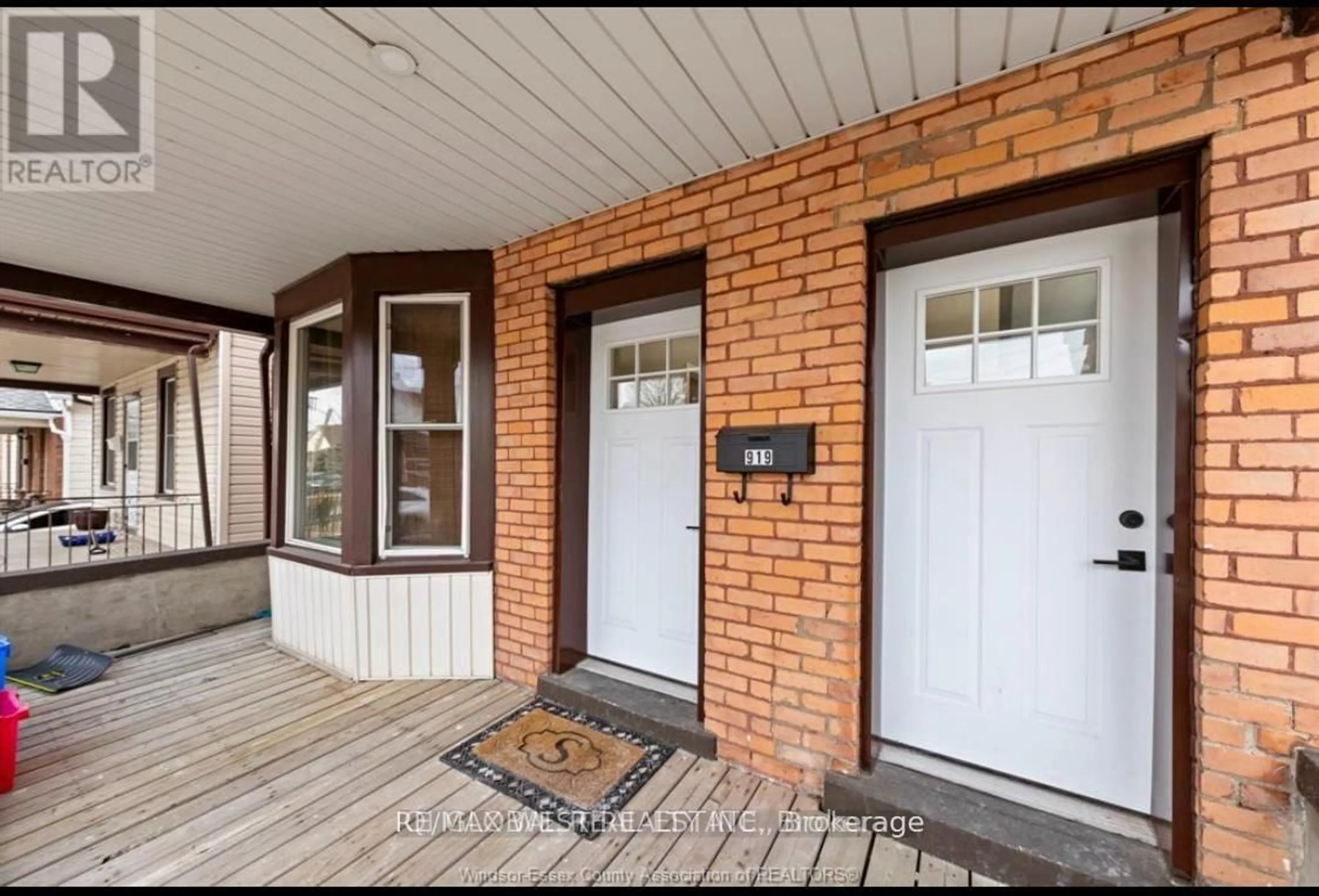 Indoor entryway for 919 Pierre Ave, Windsor Ontario N9A 2K8