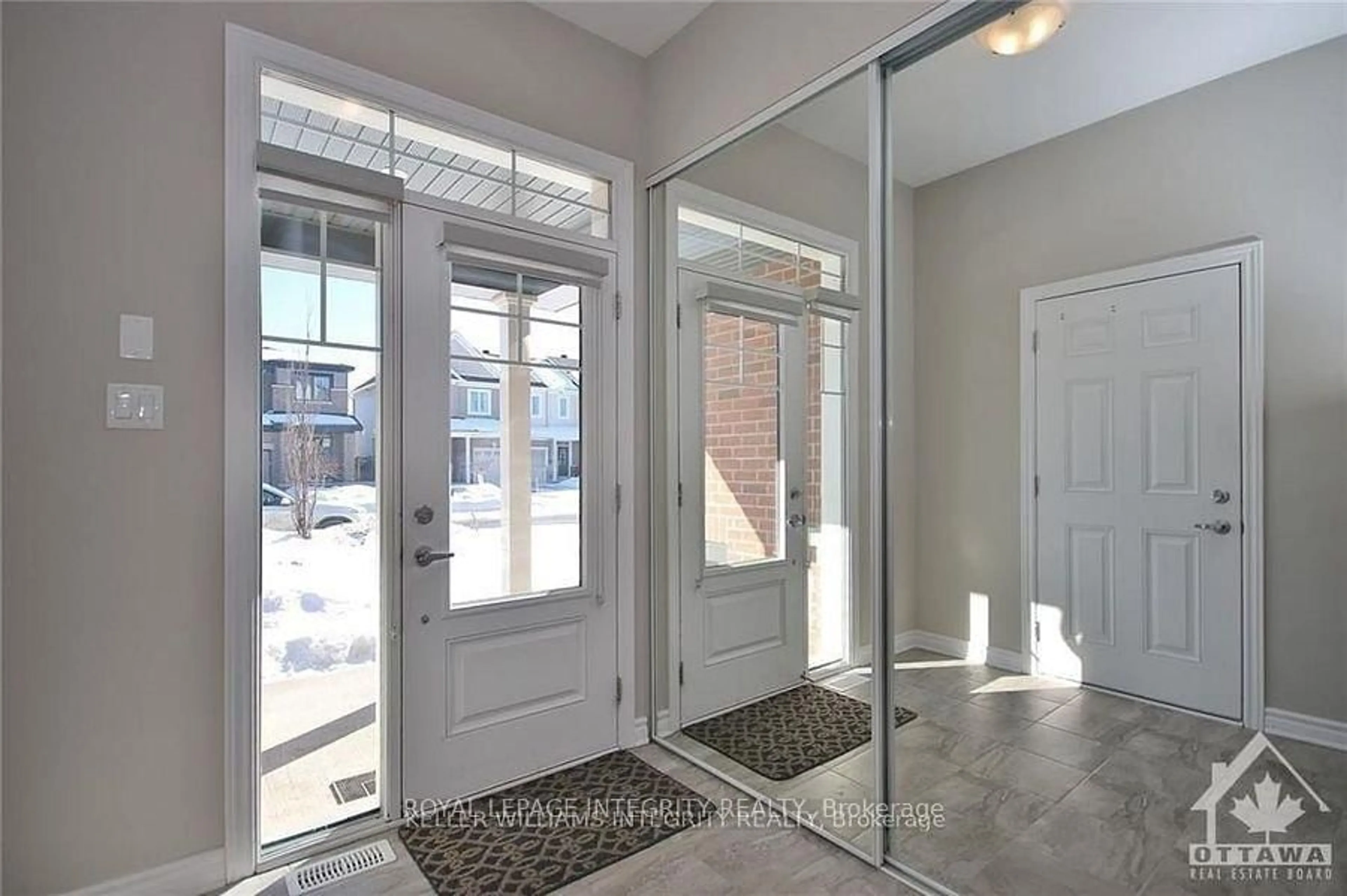 Indoor entryway for 158 Bandelier Way, Stittsville Ontario K2S 2J6
