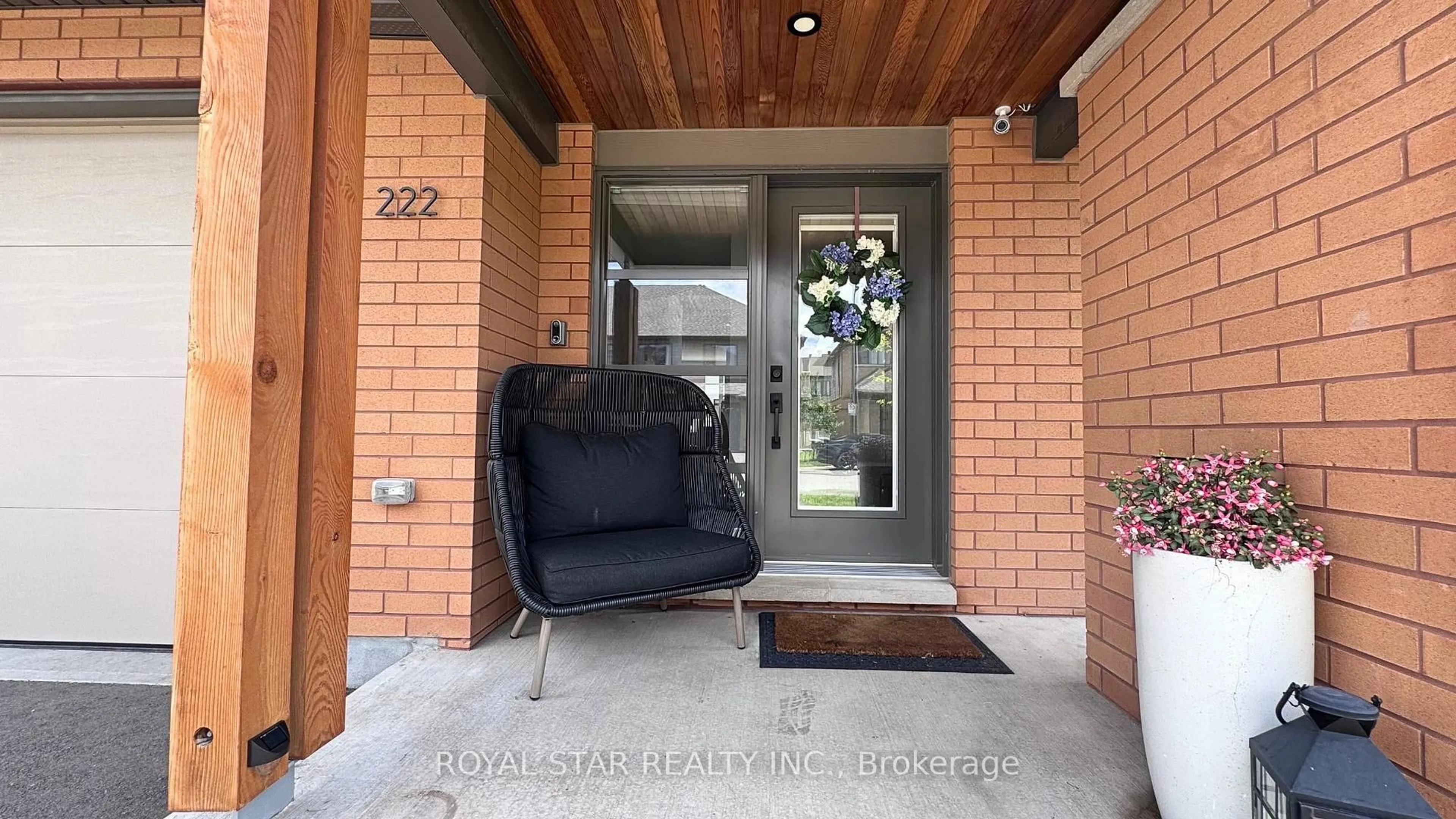 Indoor entryway for 222 Pisces Terr, Ottawa Ontario K1T 0S7