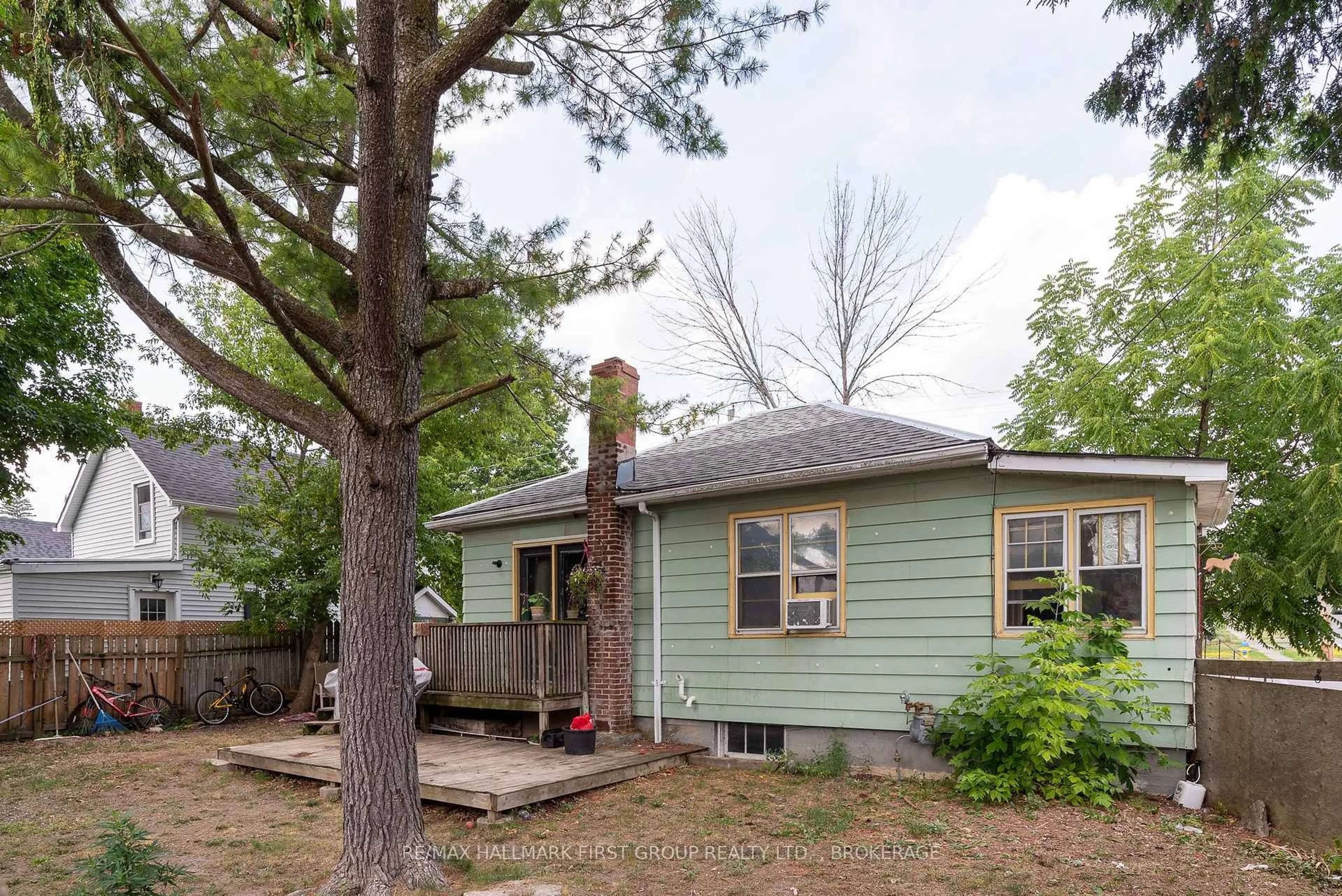 Home with vinyl exterior material, street for 103 Centre St, Deseronto Ontario K0K 1X0