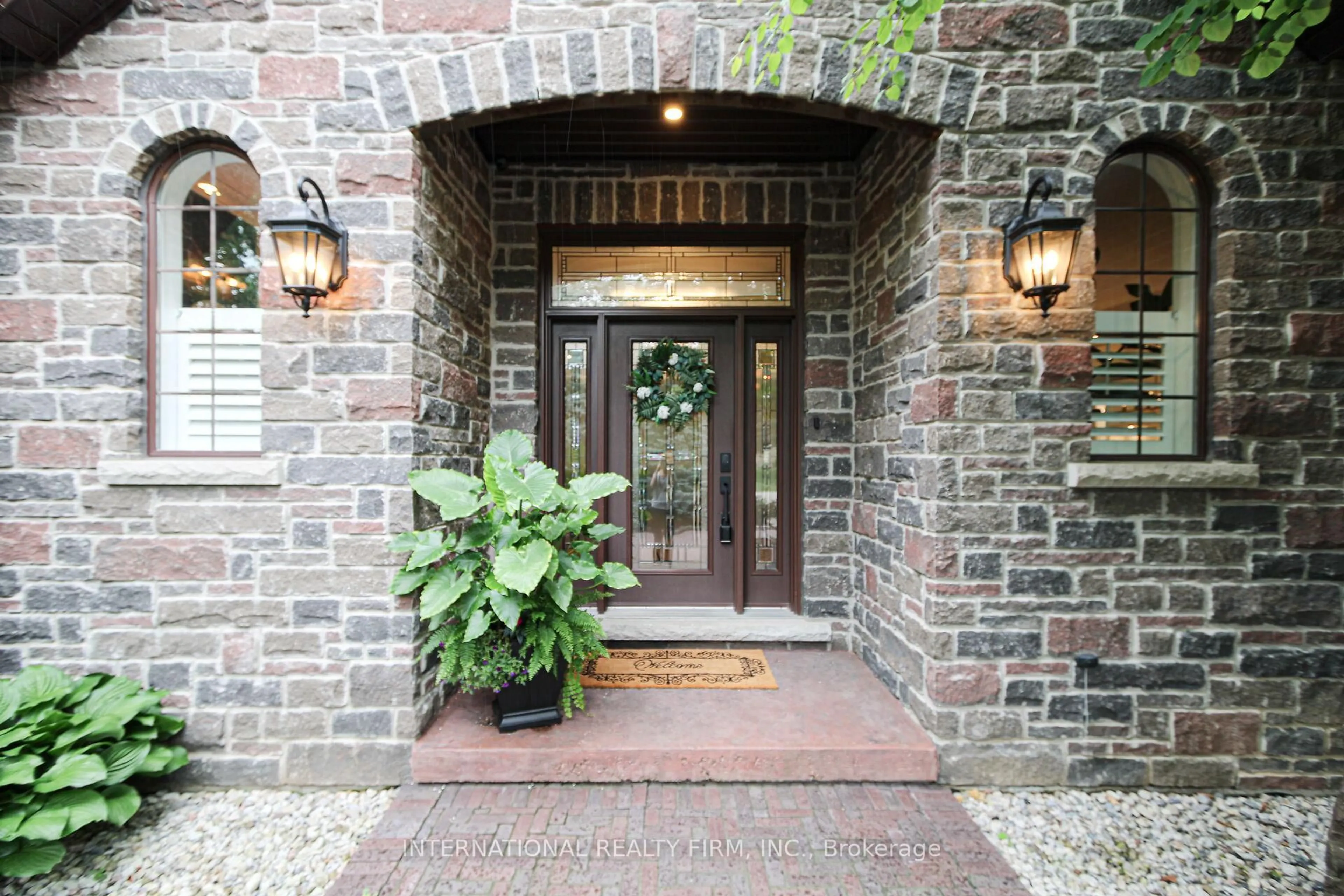 Indoor entryway for 38 Brian Blvd, Hamilton Ontario L8B 0C7