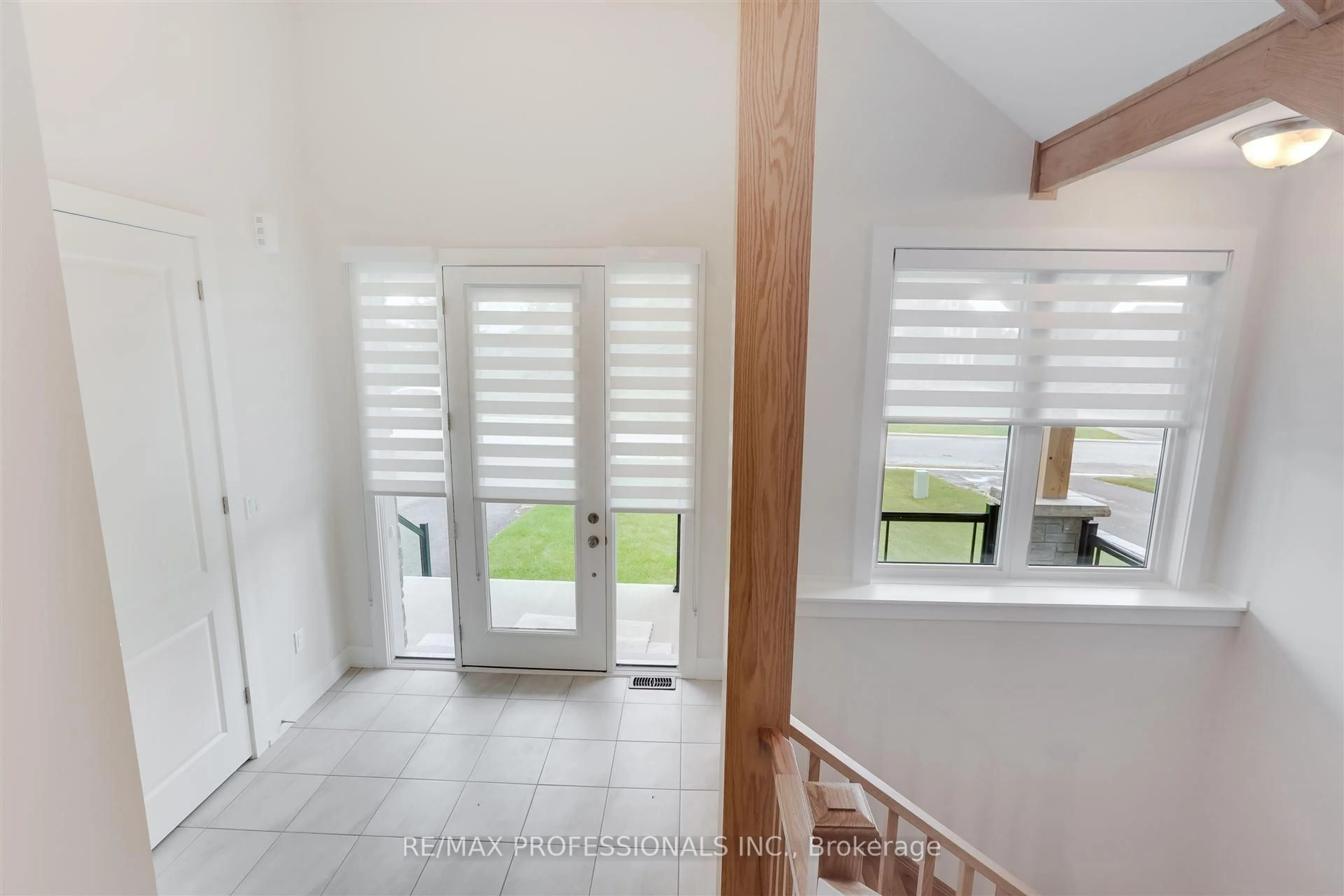 Indoor entryway for 118 Dorothy Dr, Blue Mountains Ontario N0H 1J0