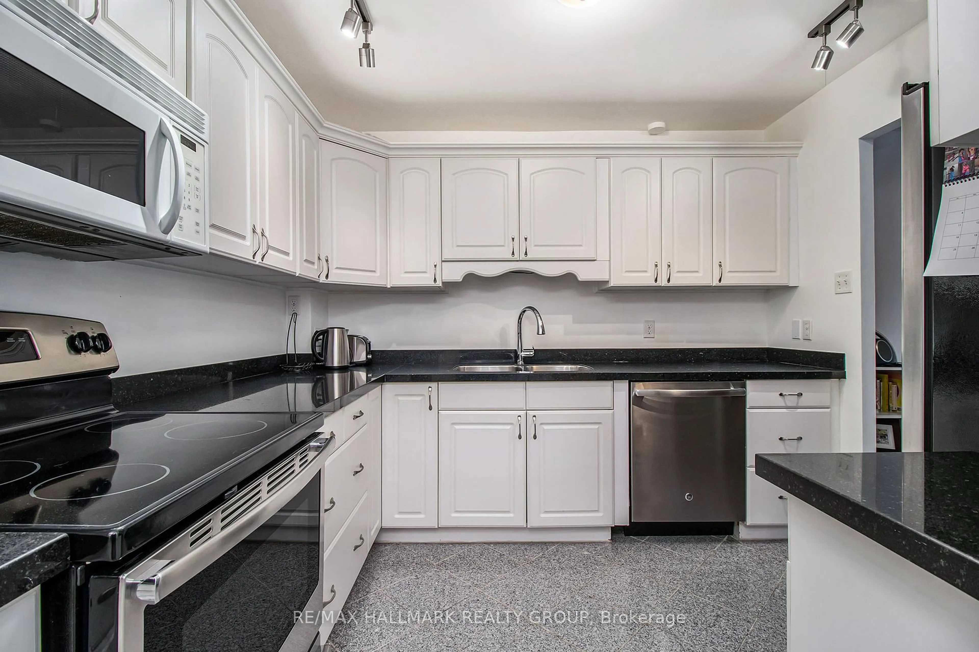 Standard kitchen, ceramic/tile floor for 960 Teron Rd #105, Ottawa Ontario K2K 2B6