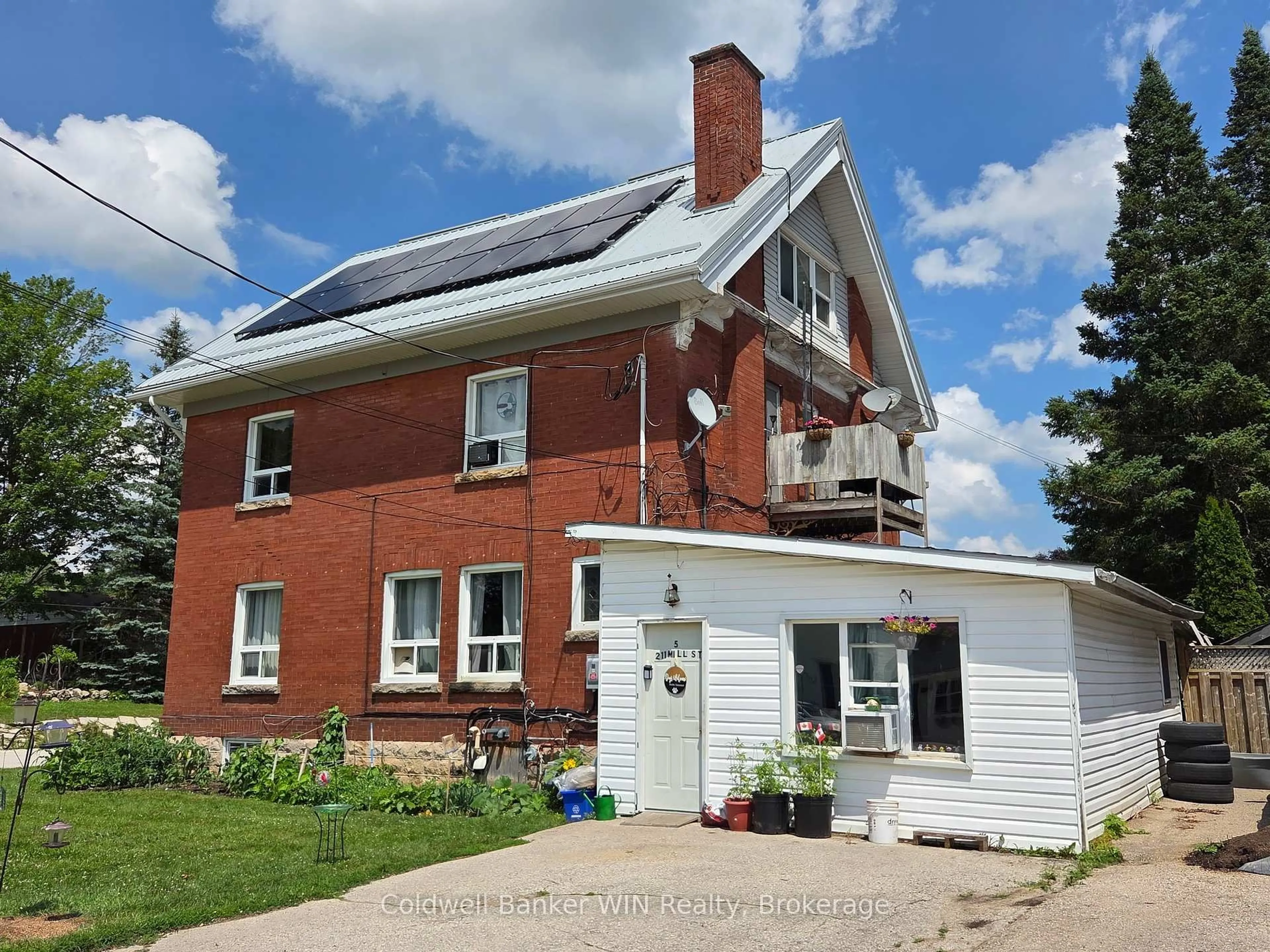Home with brick exterior material, building for 211 Mill St, West Grey Ontario N0G 1R0
