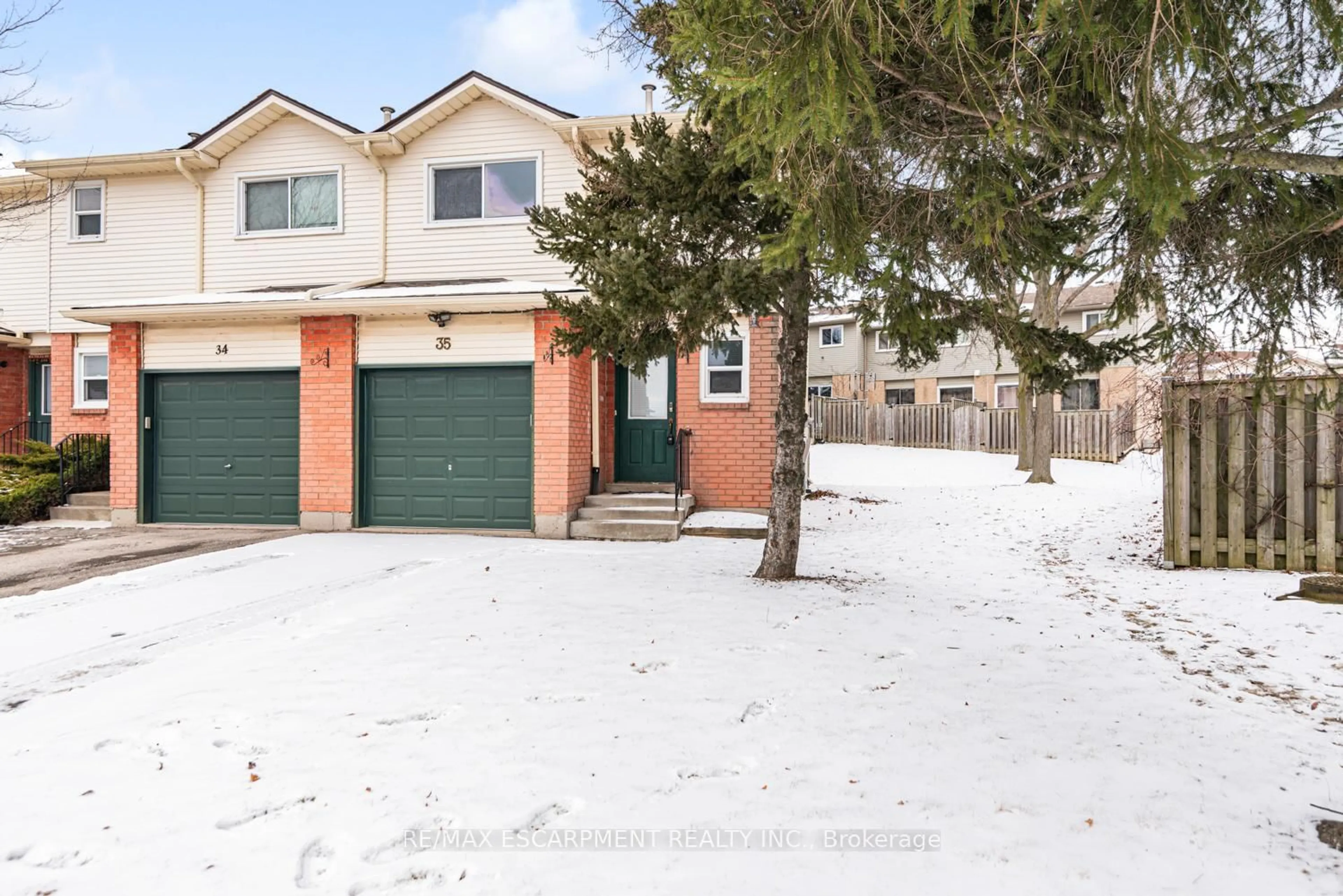 A pic from outside/outdoor area/front of a property/back of a property/a pic from drone, street for 14 Derby St #35, Hamilton Ontario L8W 3T5