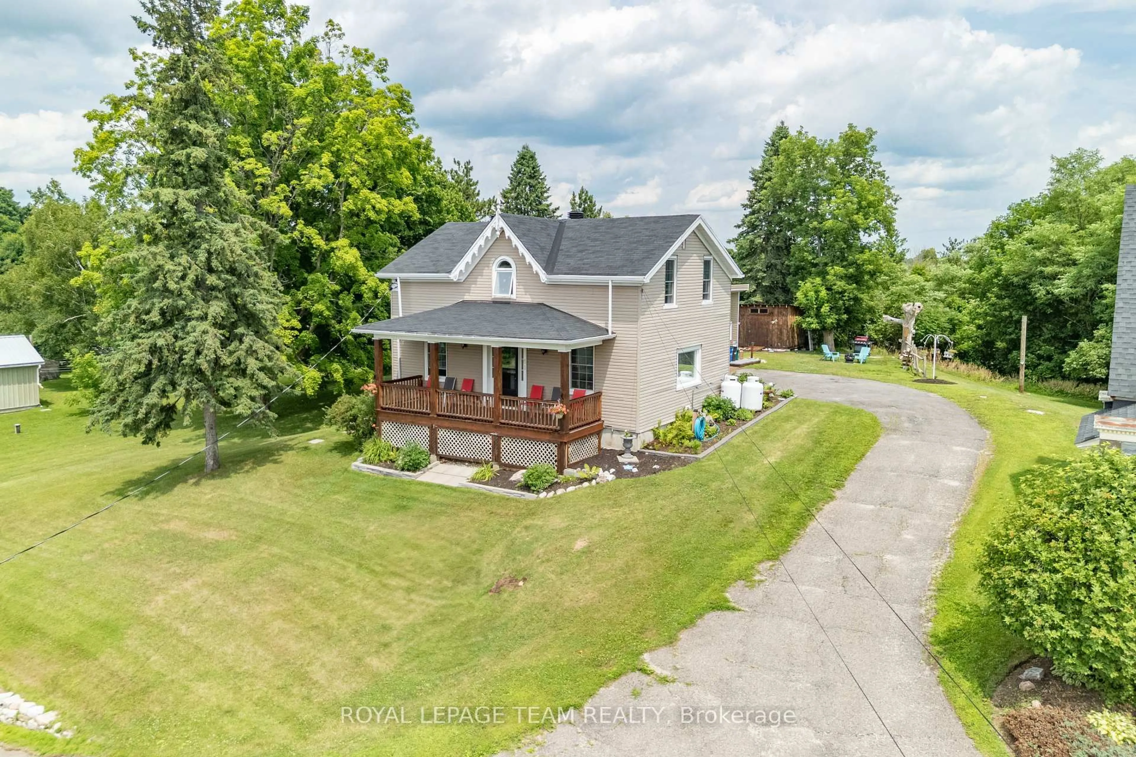 A pic from outside/outdoor area/front of a property/back of a property/a pic from drone, unknown for 81 York St, Lanark Ontario K0G 1K0