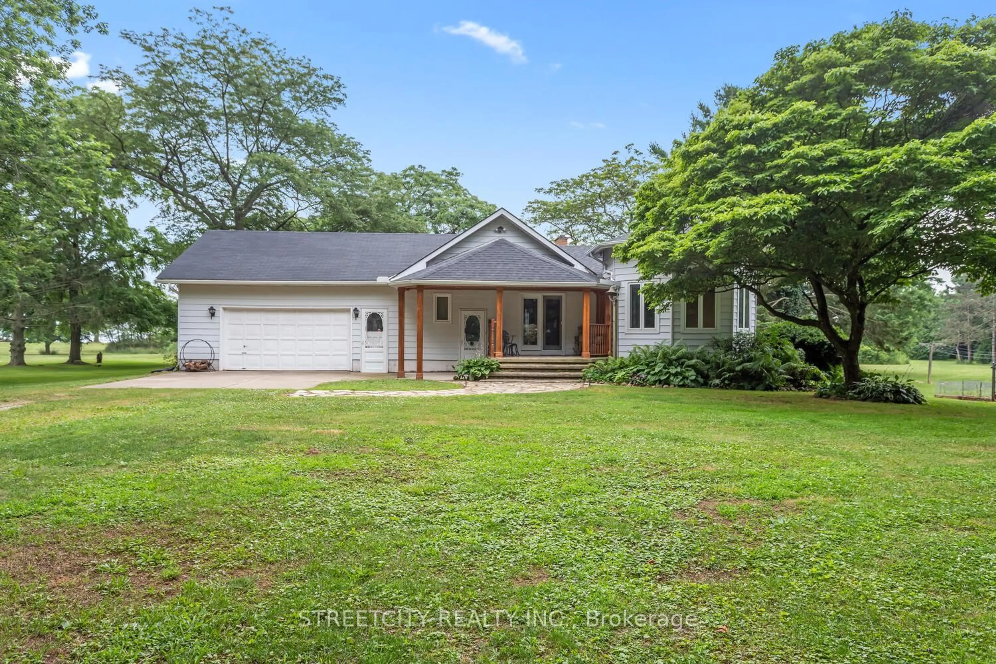 A pic from outside/outdoor area/front of a property/back of a property/a pic from drone, unknown for 18725 Desmond Rd, Chatham-Kent Ontario N0P 2C0