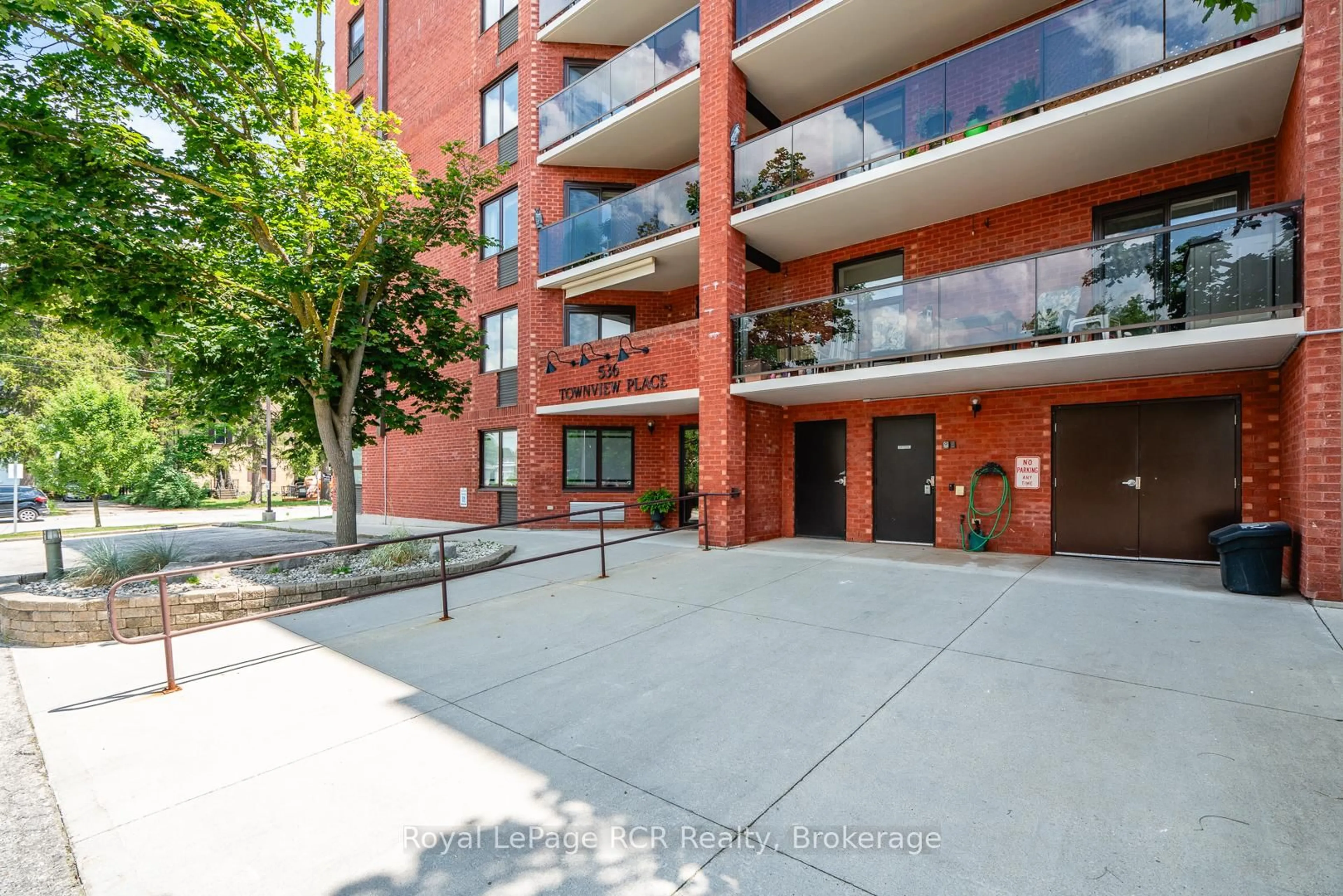 Patio, unknown for 536 11th Ave #606, Hanover Ontario N4N 2S4
