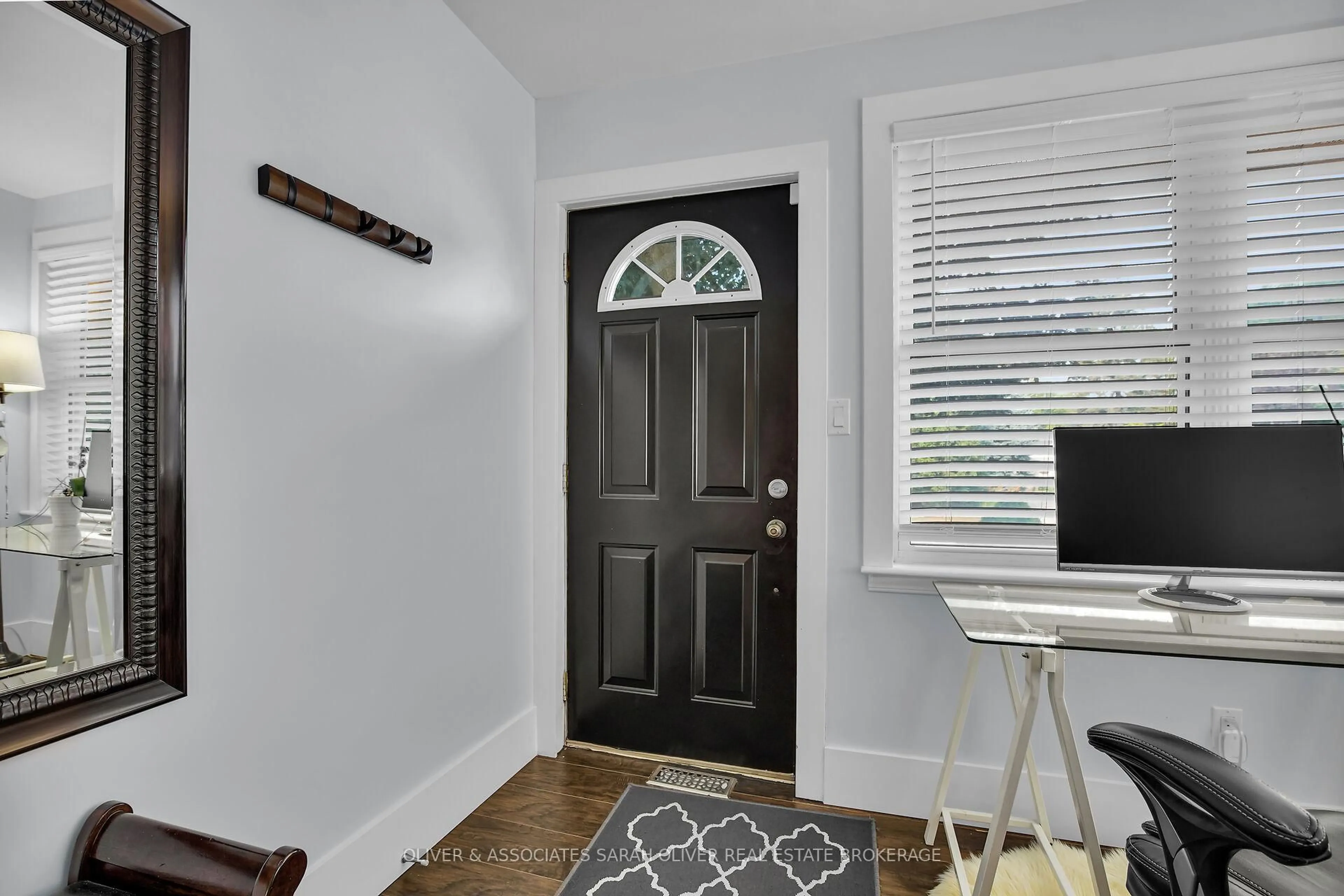 Indoor entryway for 432 Spruce St, London East Ontario N5W 4P3