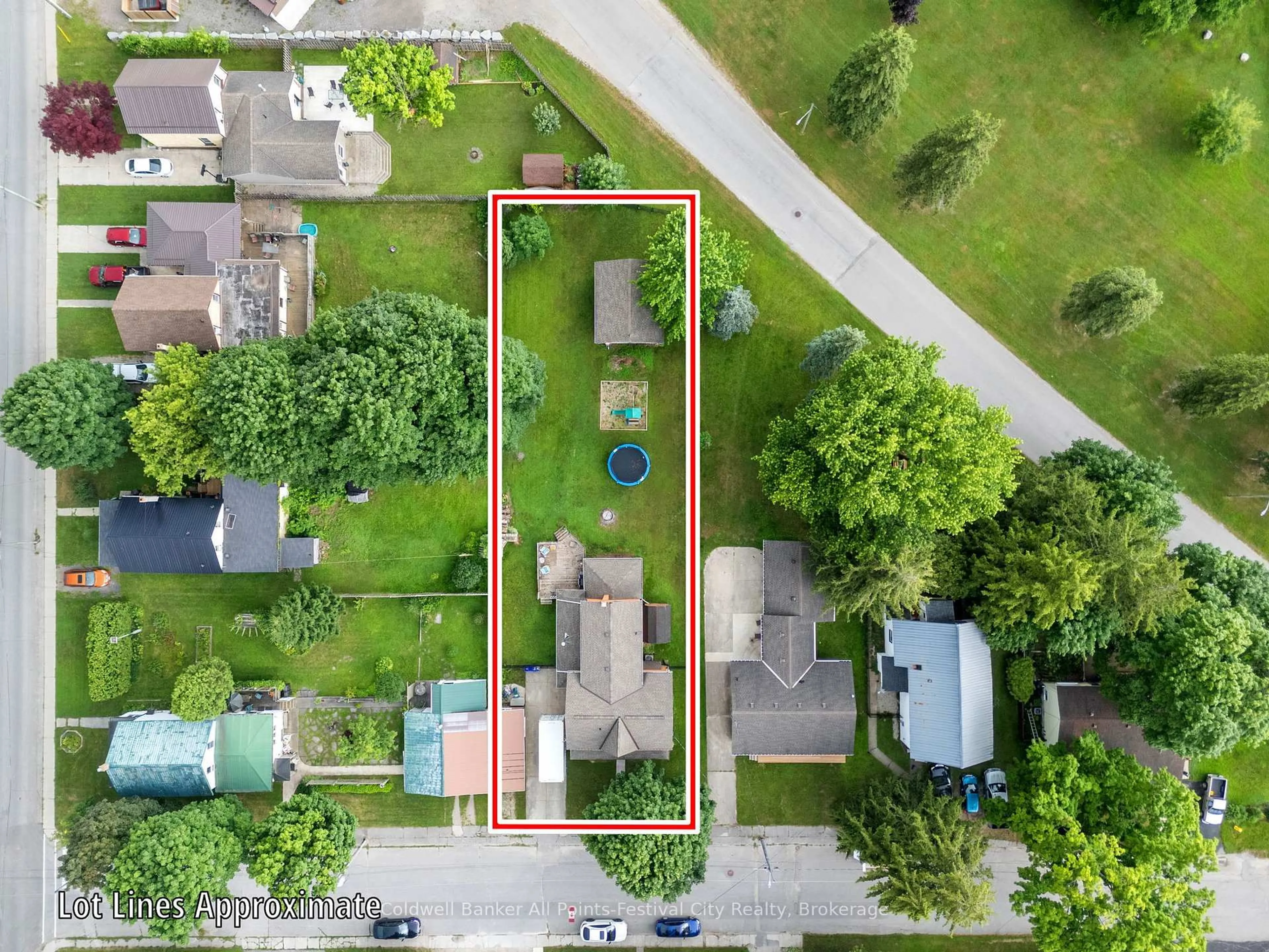 A pic from outside/outdoor area/front of a property/back of a property/a pic from drone, street for 514 Alice St, North Huron Ontario N0G 2W0