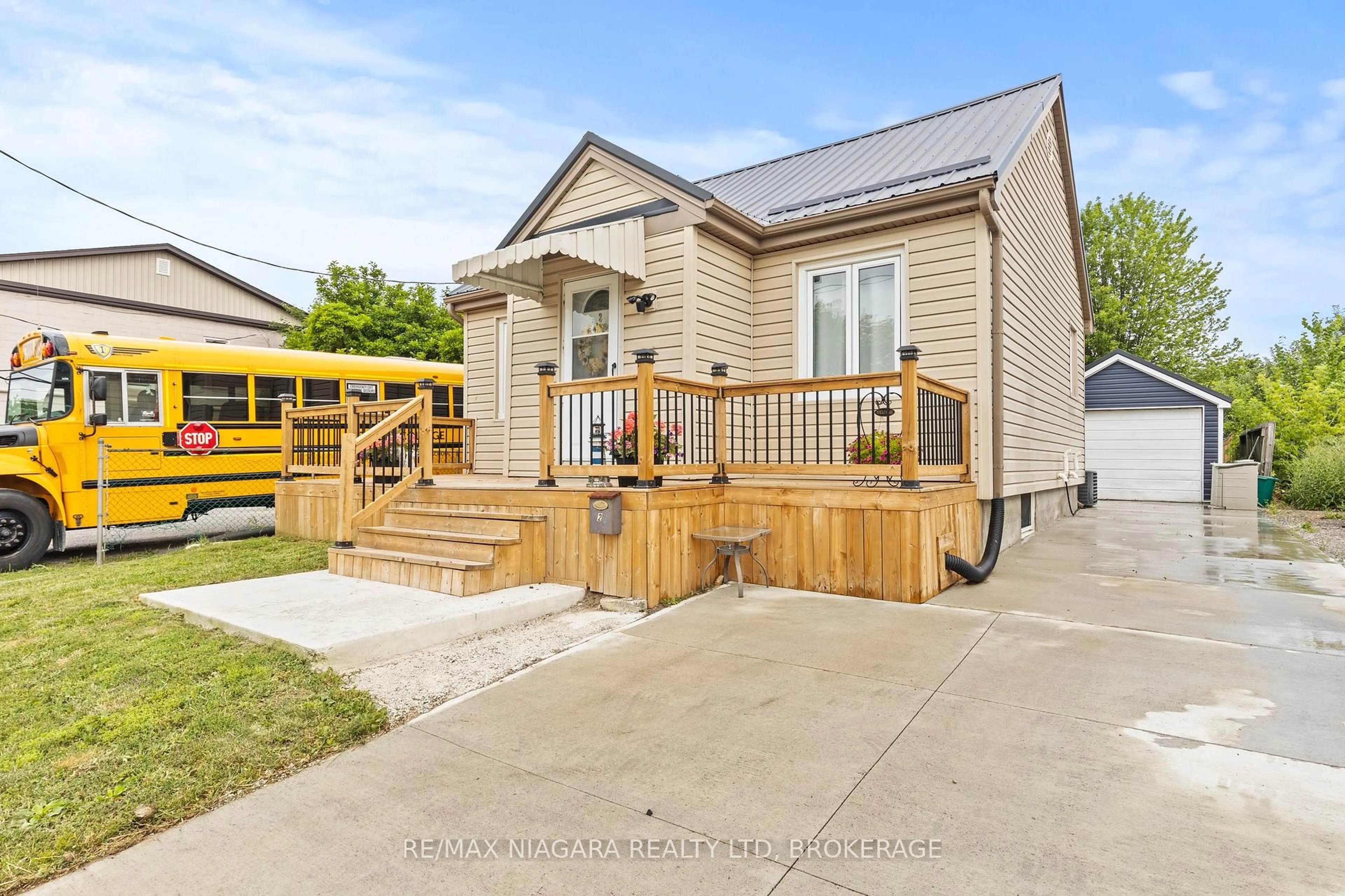 Unknown for 2 Antwerp St, St. Catharines Ontario L2S 1J8