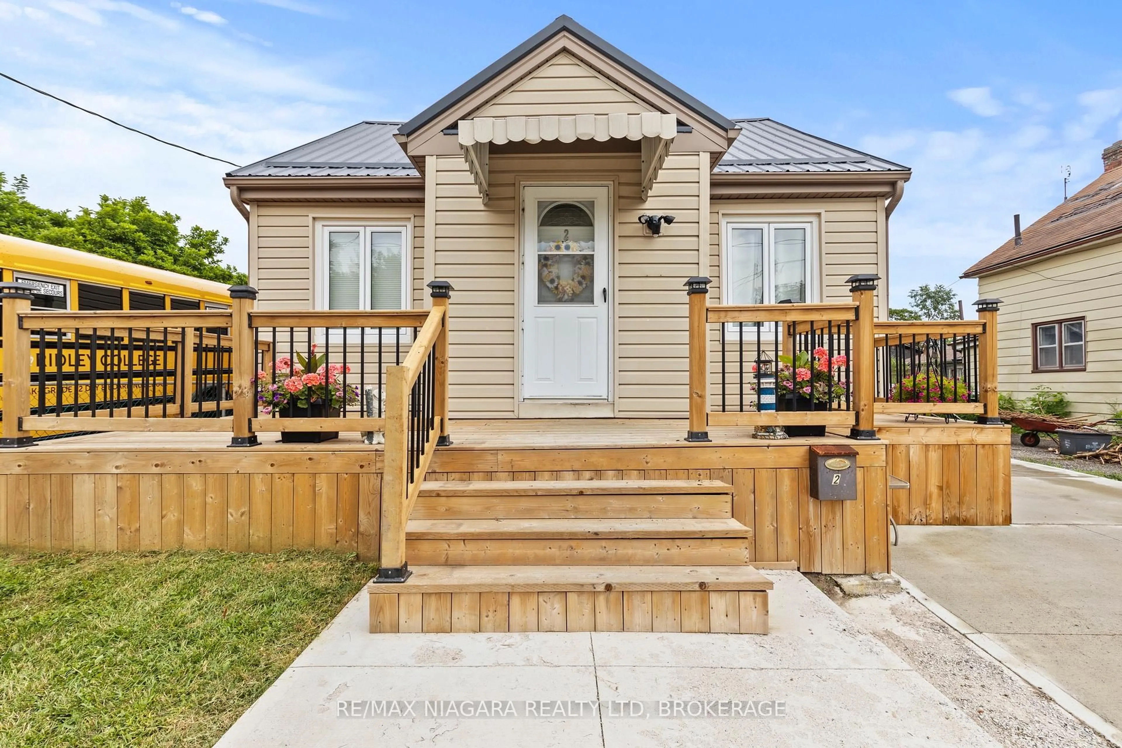 Unknown for 2 Antwerp St, St. Catharines Ontario L2S 1J8