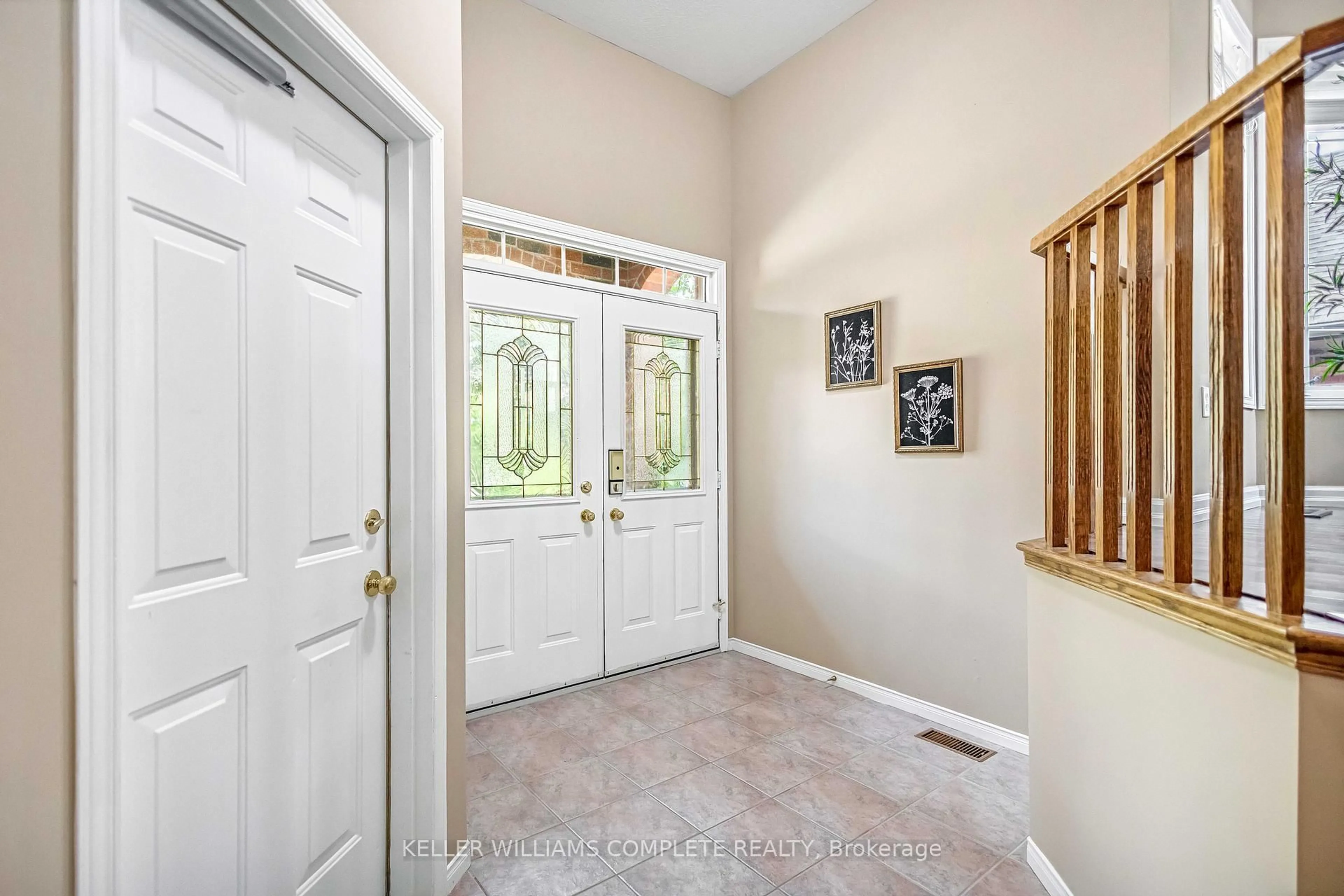 Indoor entryway for 57 HEPBURN Cres, Hamilton Ontario L9C 7S5