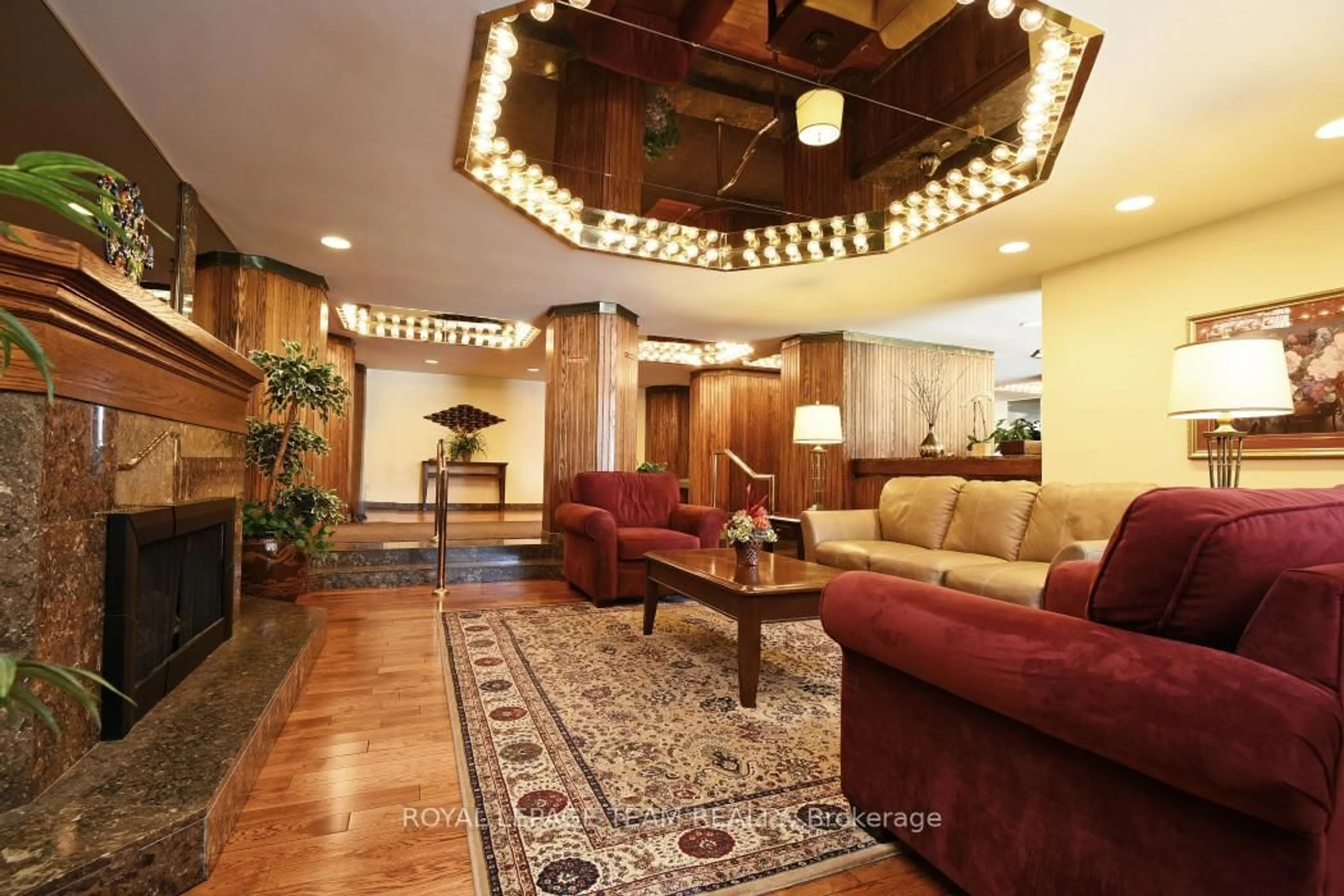 Lobby for 2871 Richmond Rd #904, Ottawa Ontario K2B 8M5